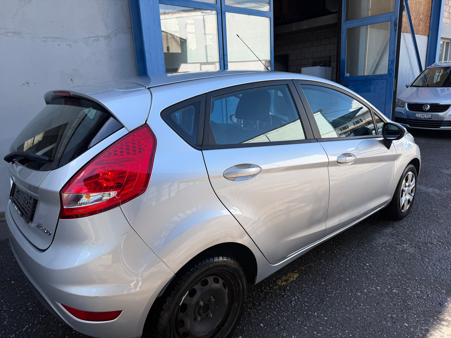 FORD Fiesta 1.4 16V Titanium Automatic-image-2