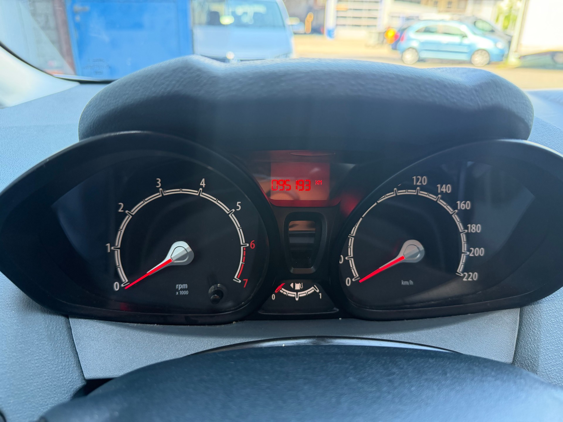 FORD Fiesta 1.4 16V Titanium Automatic-image-7