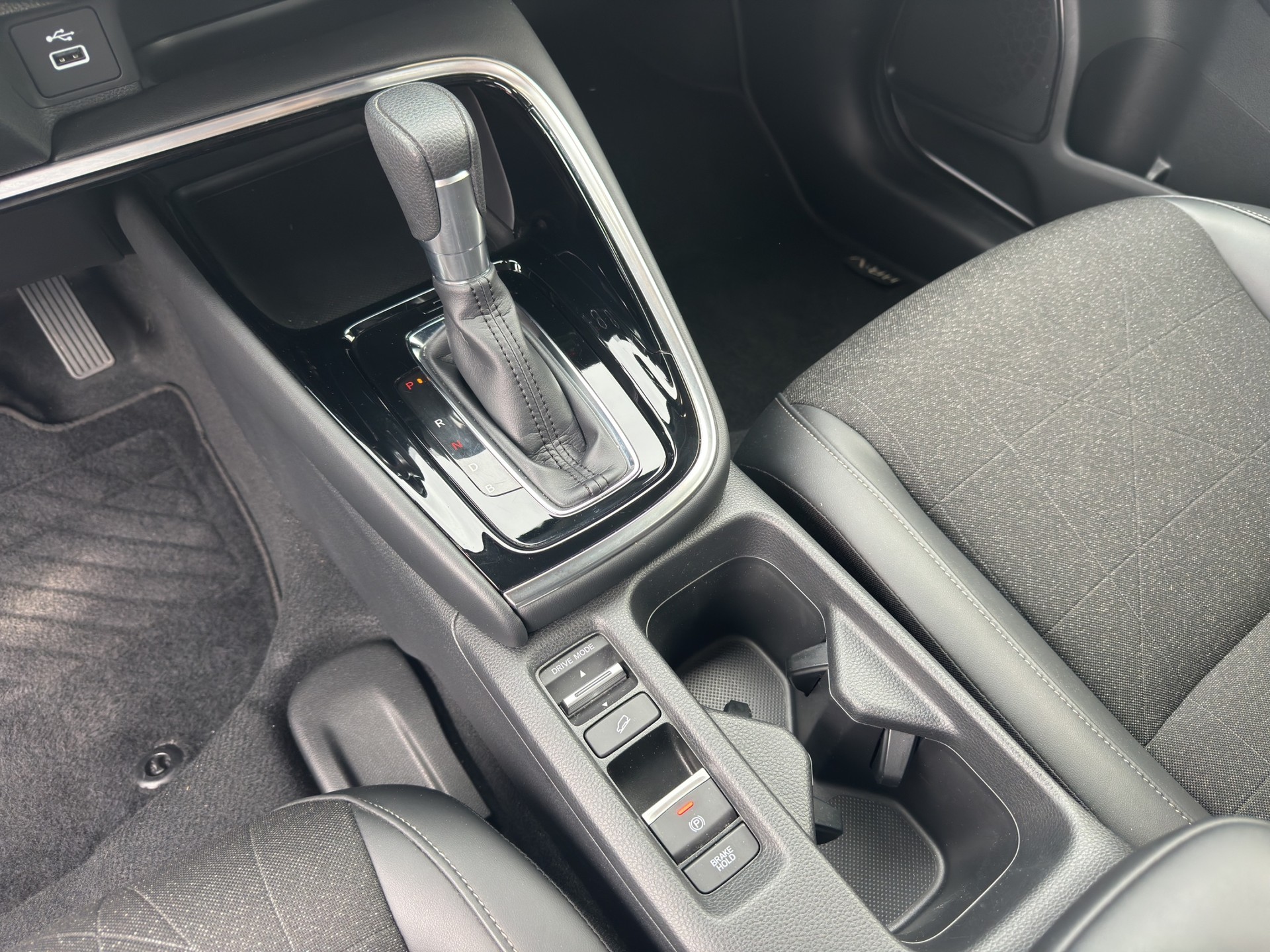 HONDA HR-V 1.5 i-MMD Advance-image-13