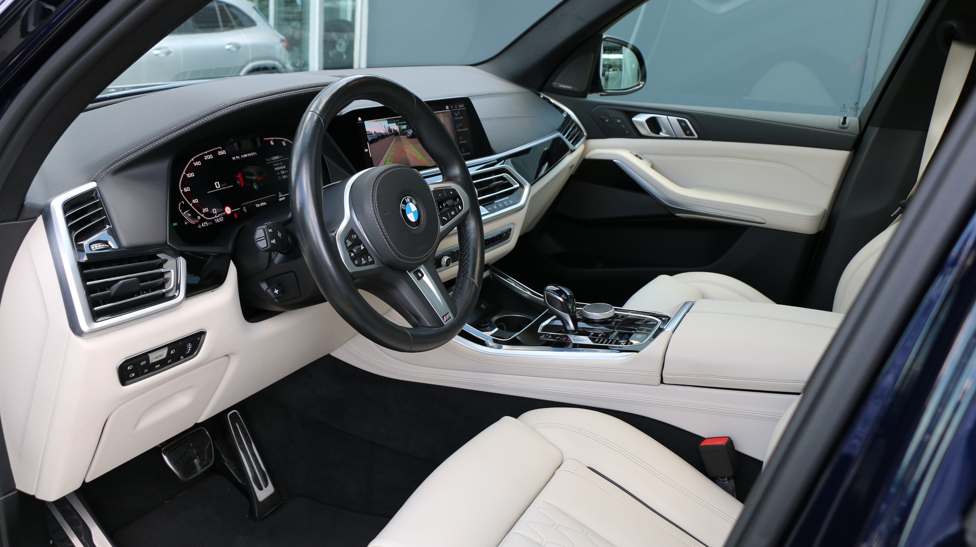 BMW X5 xDrive M50i-image-27