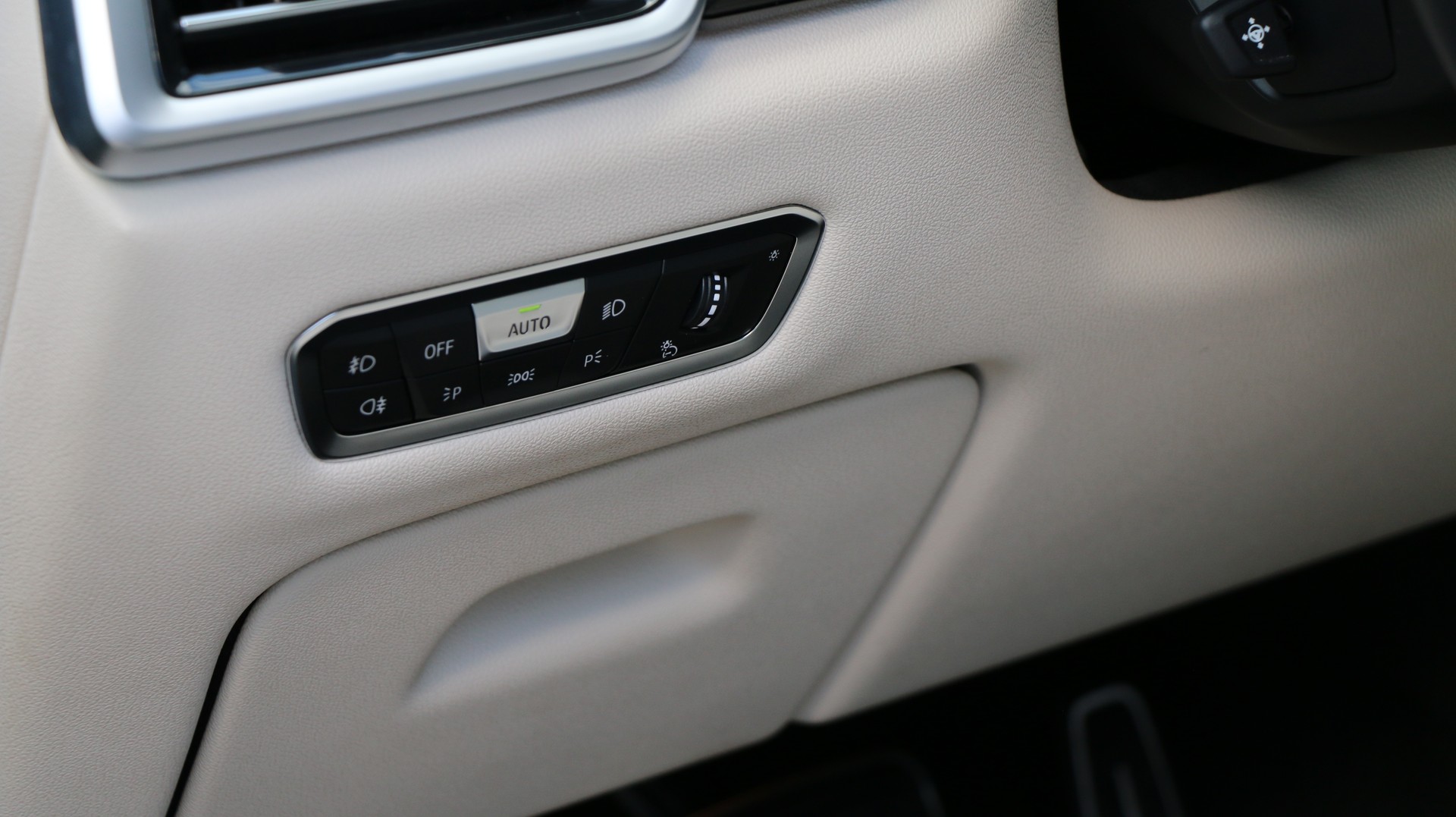 BMW X5 xDrive M50i-image-21