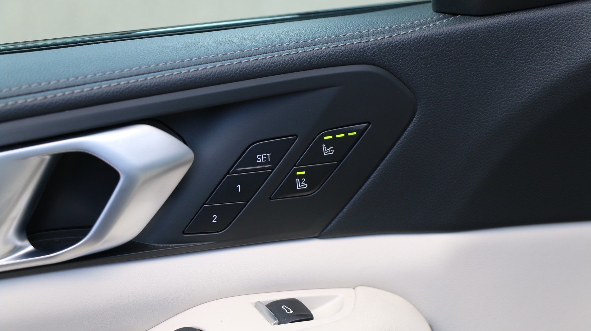BMW X5 xDrive M50i-image-19