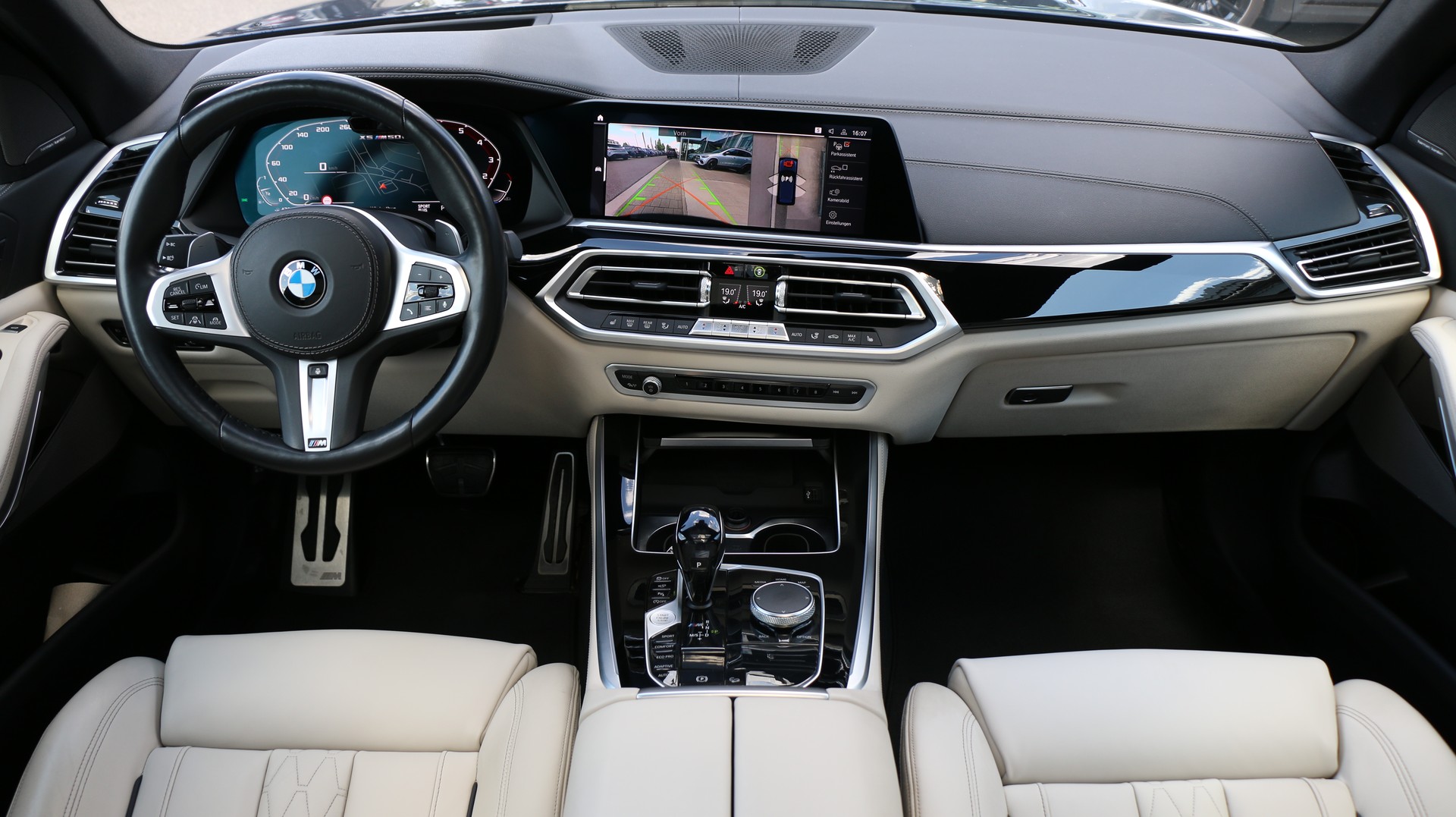 BMW X5 xDrive M50i-image-29