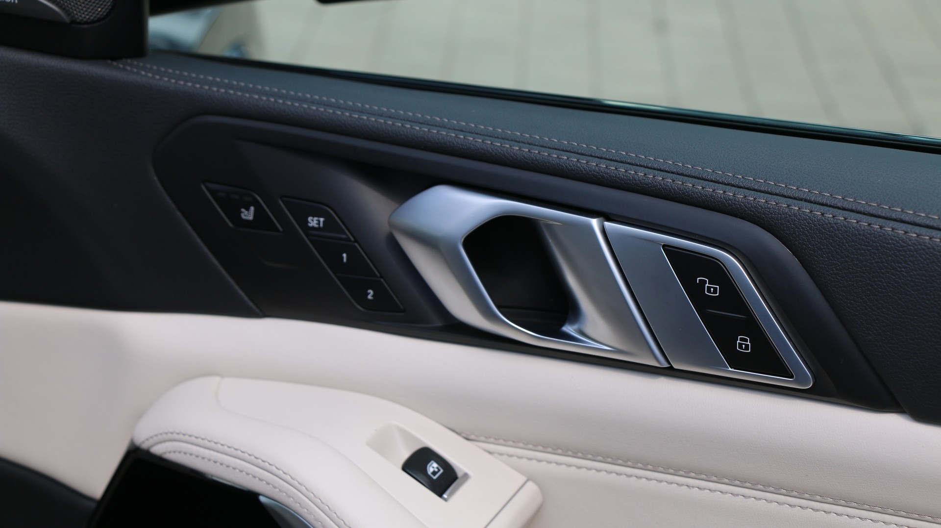 BMW X5 xDrive M50i-image-38