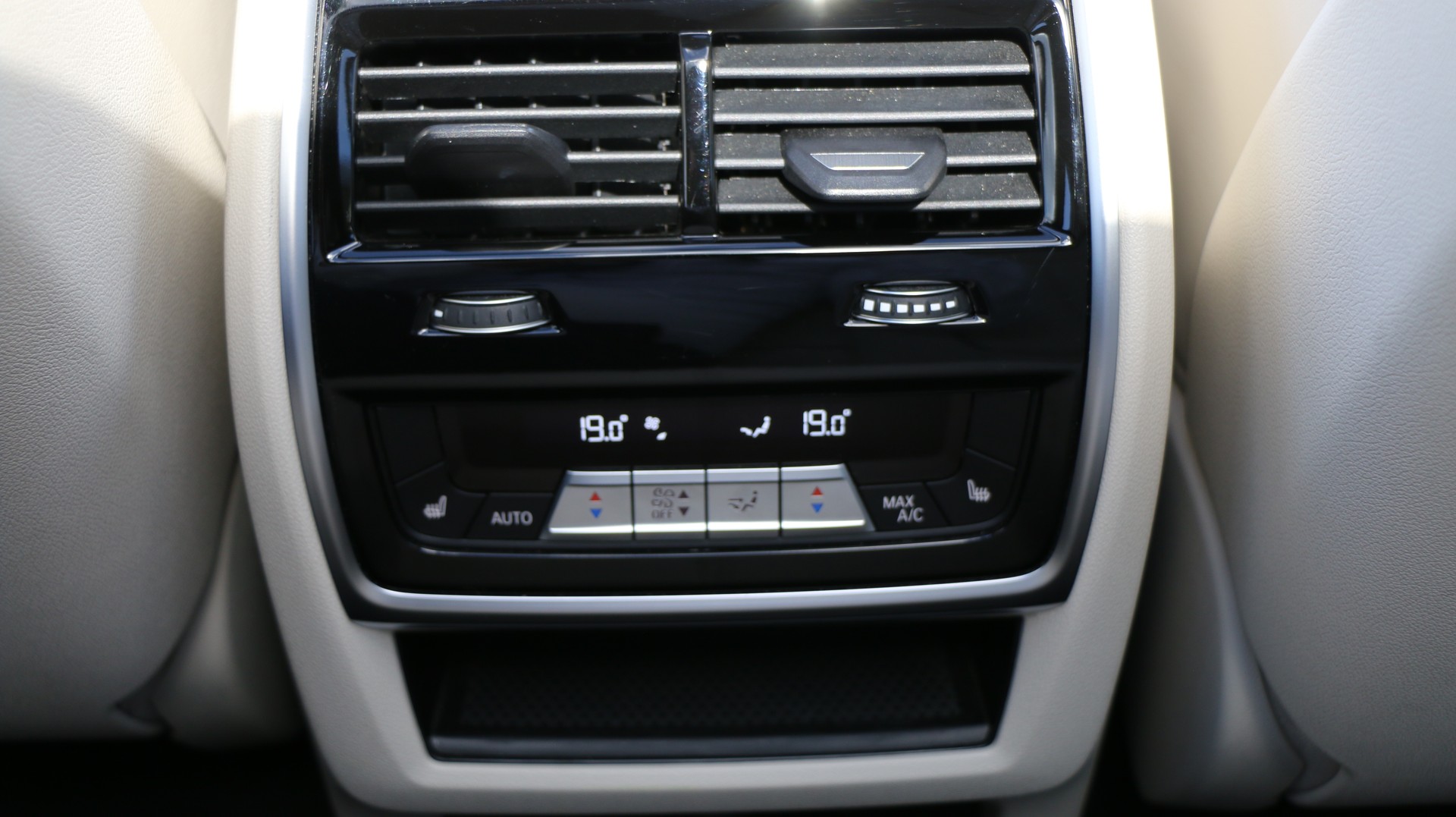 BMW X5 xDrive M50i-image-30
