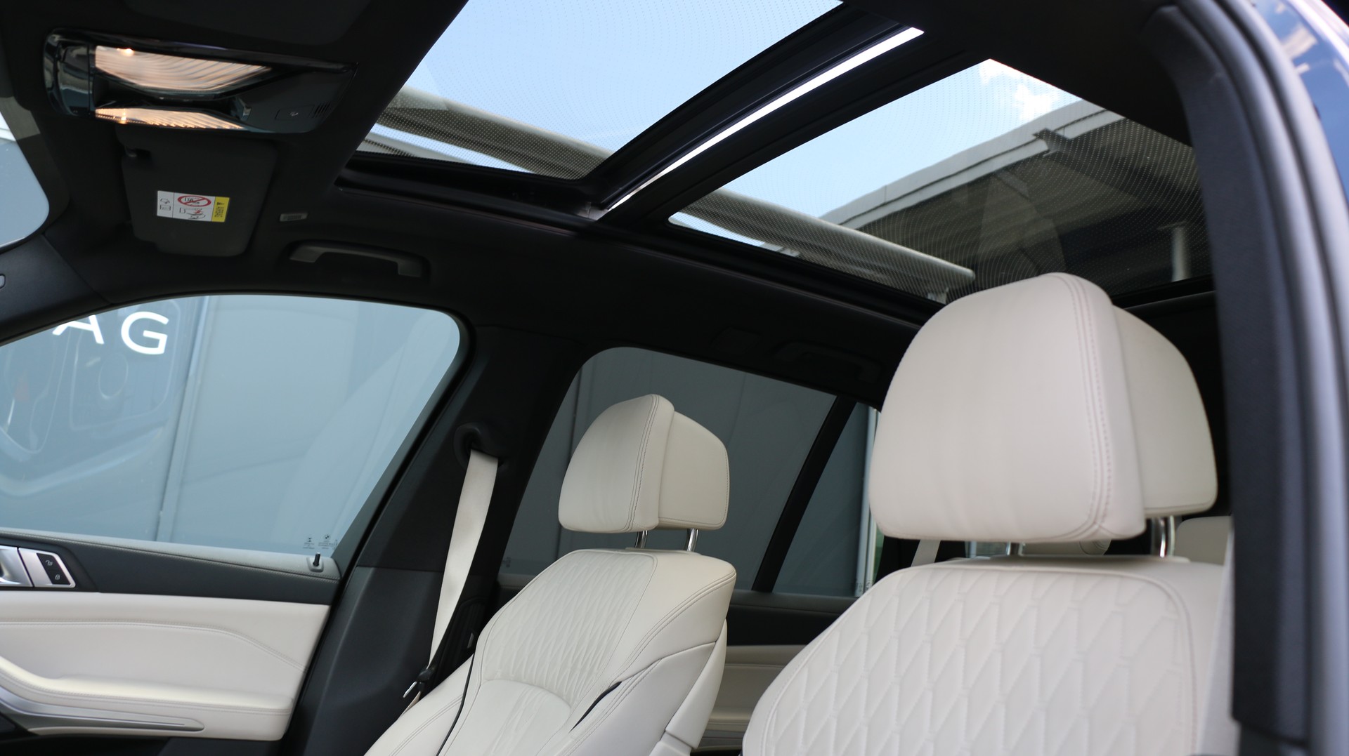 BMW X5 xDrive M50i-image-24