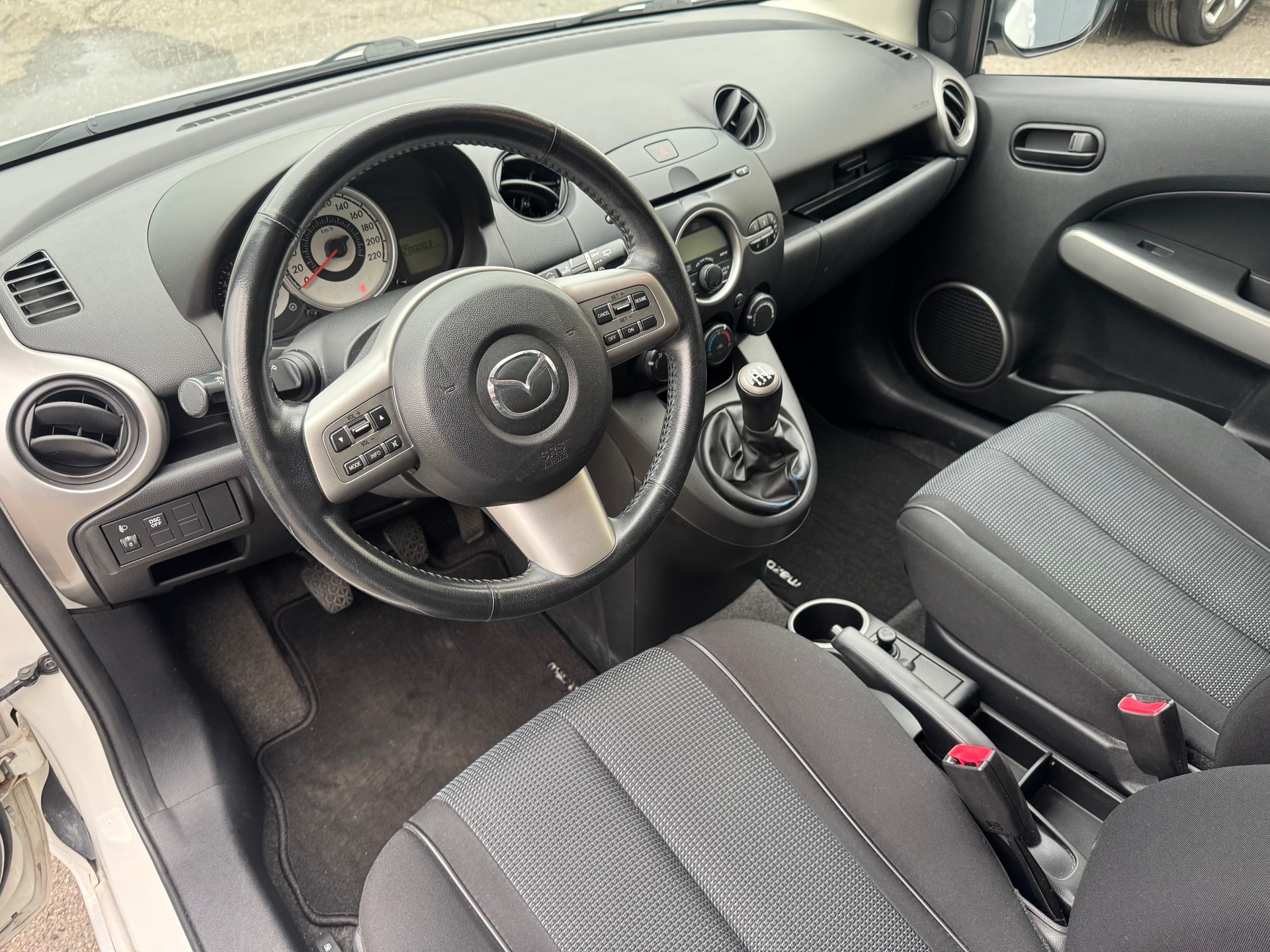 MAZDA 2 1.5i 16V Sport-image-12