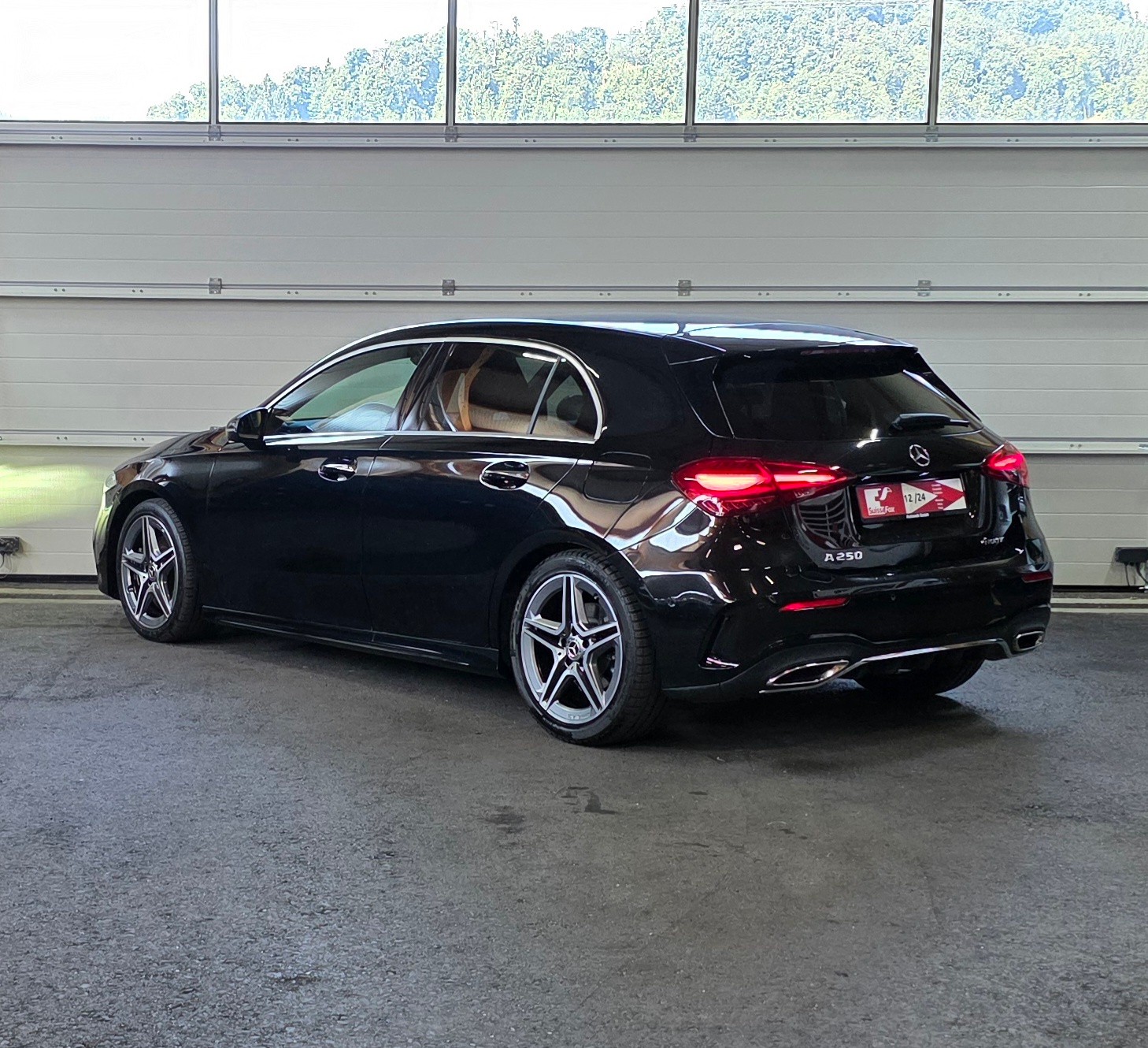 MERCEDES-BENZ A 250 4Matic AMG Line 4Matic 7G-DCT *ACC*LaneAssist*Rückfahrkamera*Ambientebeleuchtung*Navi*El. Sitze*Sitzheizung*-showroom-element-2