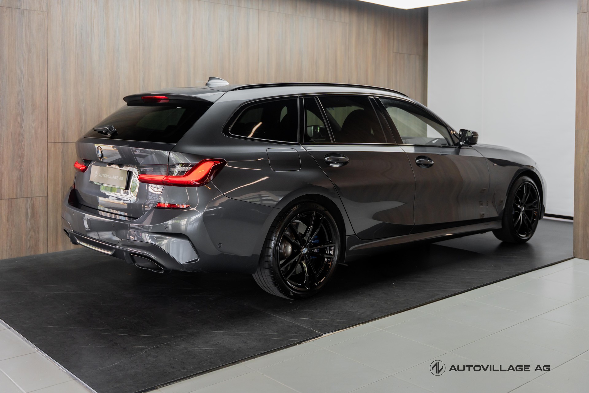 BMW M340i xDriveTouring Steptronic M Sport-showroom-element-1