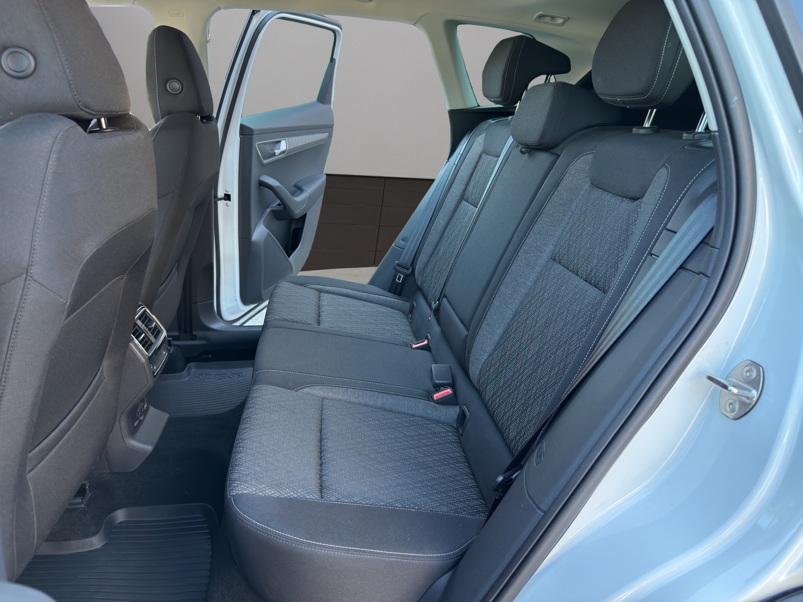 SKODA Karoq 2.0 TDI CR Style 4x4 DSG-image-12