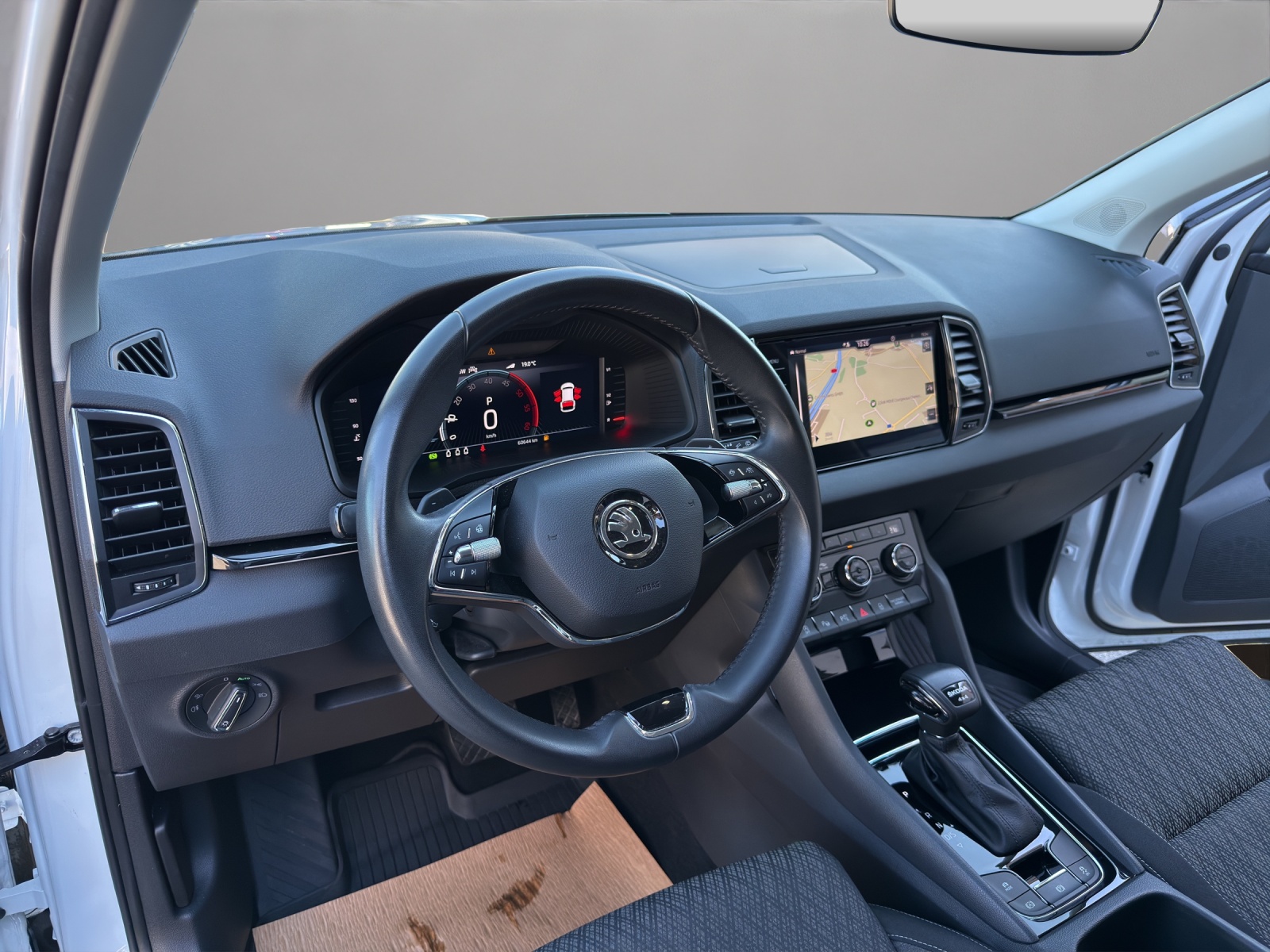 SKODA Karoq 2.0 TDI CR Style 4x4 DSG-image-9