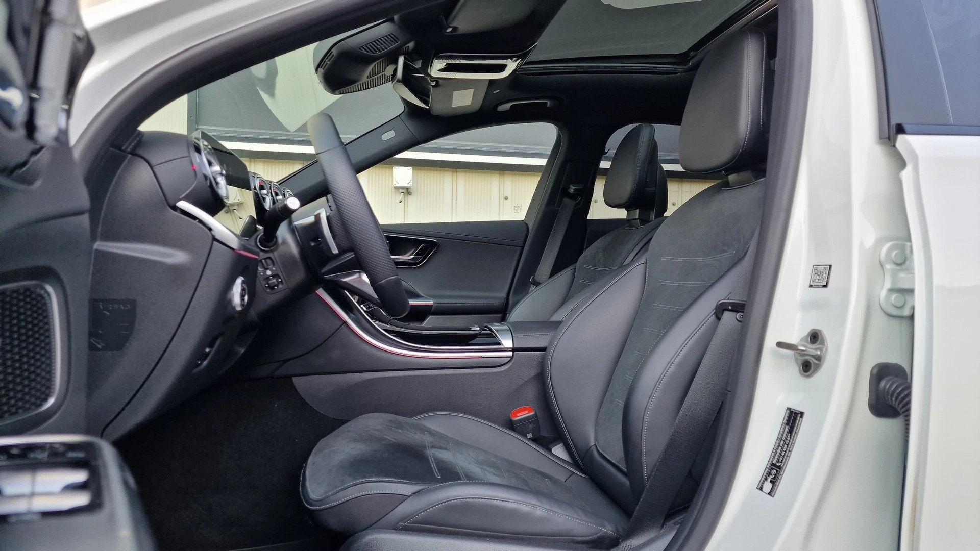 MERCEDES-BENZ C 300 T 4Matic AMG Line-image-15