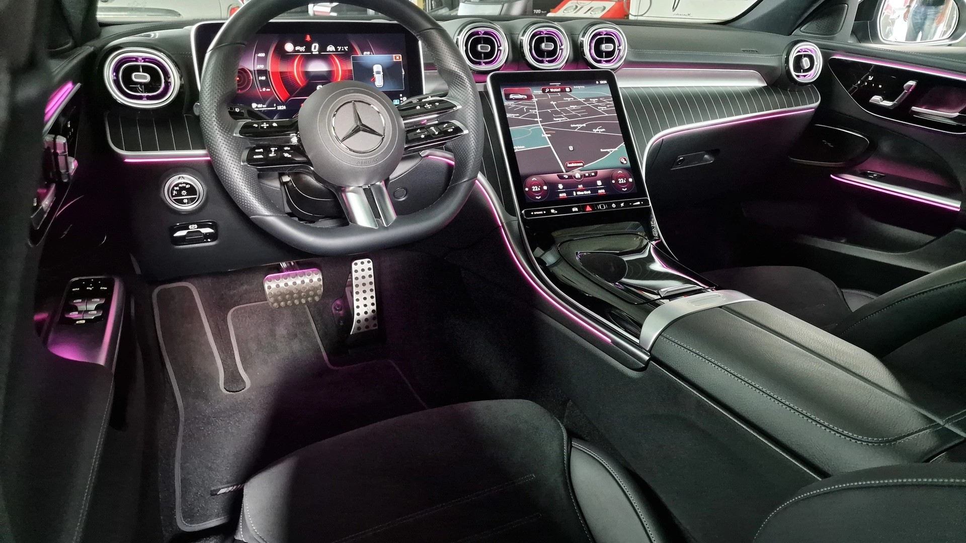 MERCEDES-BENZ C 300 T 4Matic AMG Line-image-14