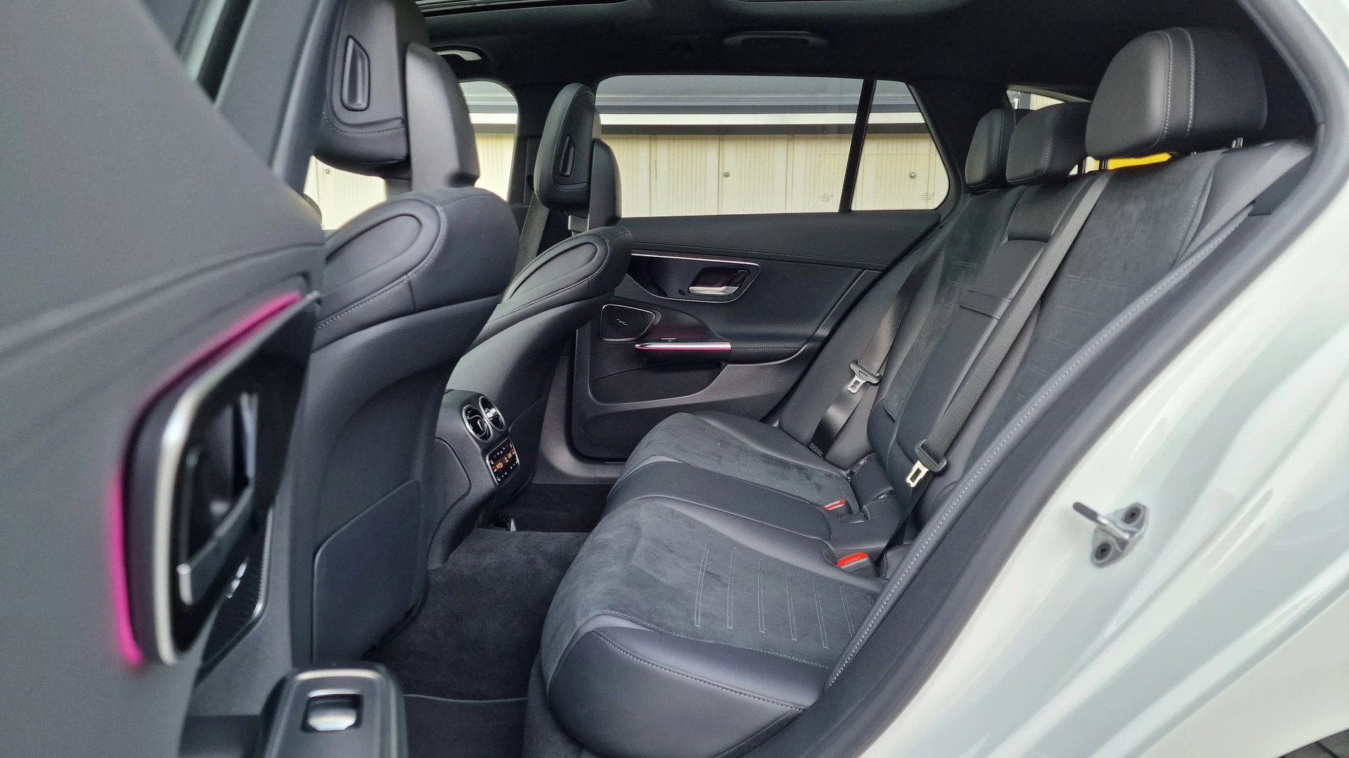 MERCEDES-BENZ C 300 T 4Matic AMG Line-image-11