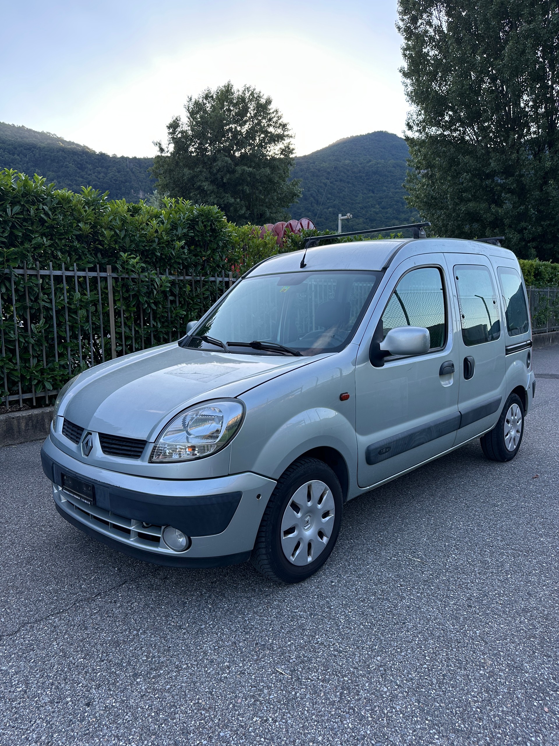 RENAULT Kangoo 1.6 16V Privilège-image-6