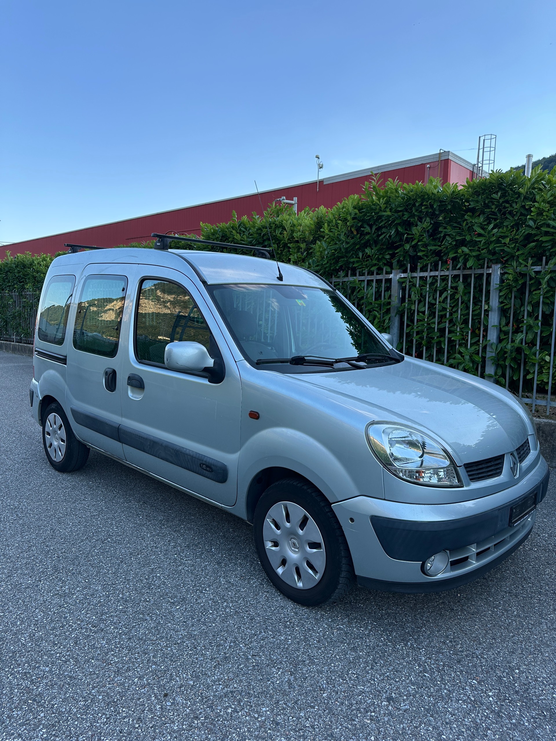 RENAULT Kangoo 1.6 16V Privilège-image-1