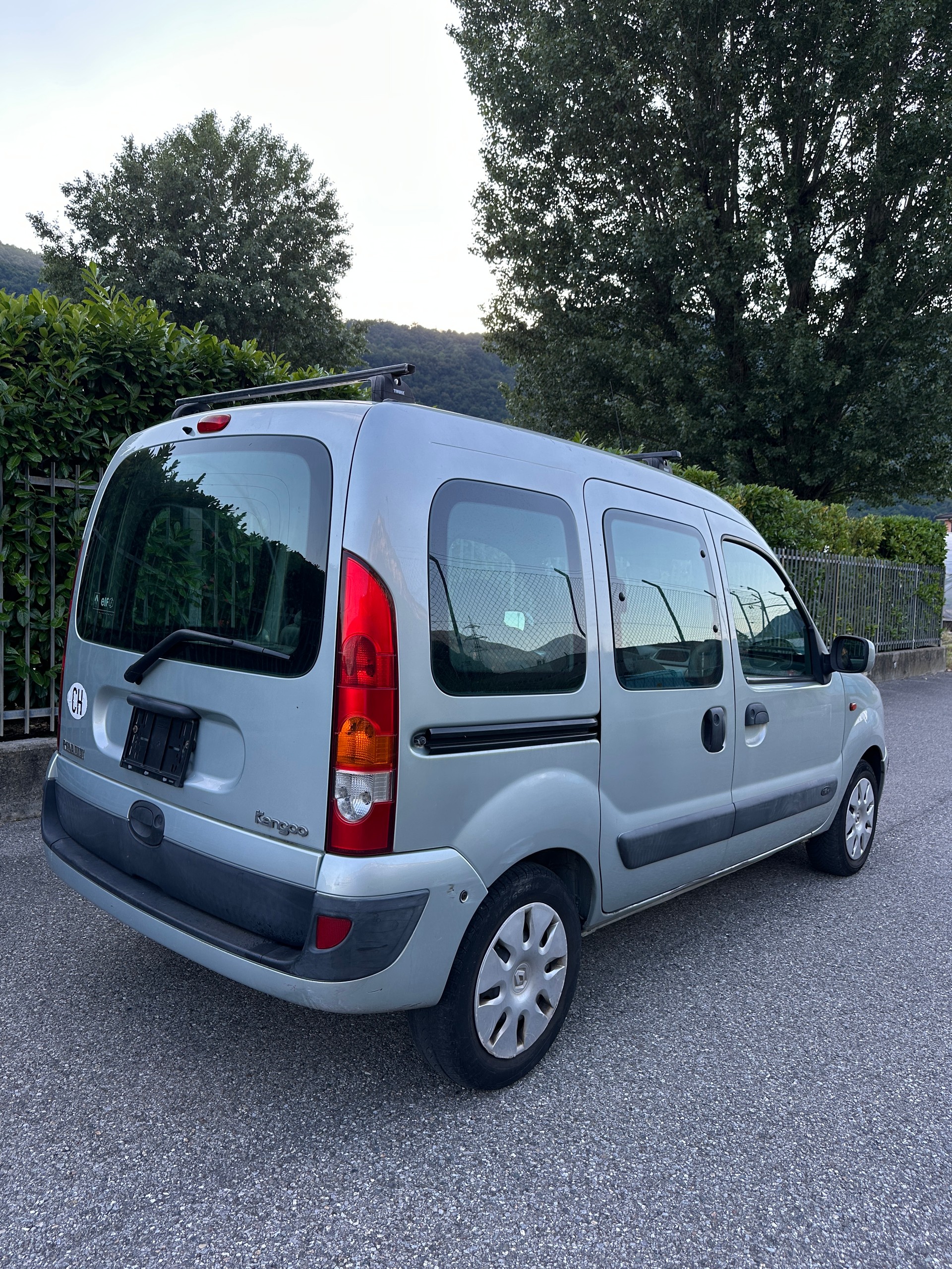 RENAULT Kangoo 1.6 16V Privilège-image-3