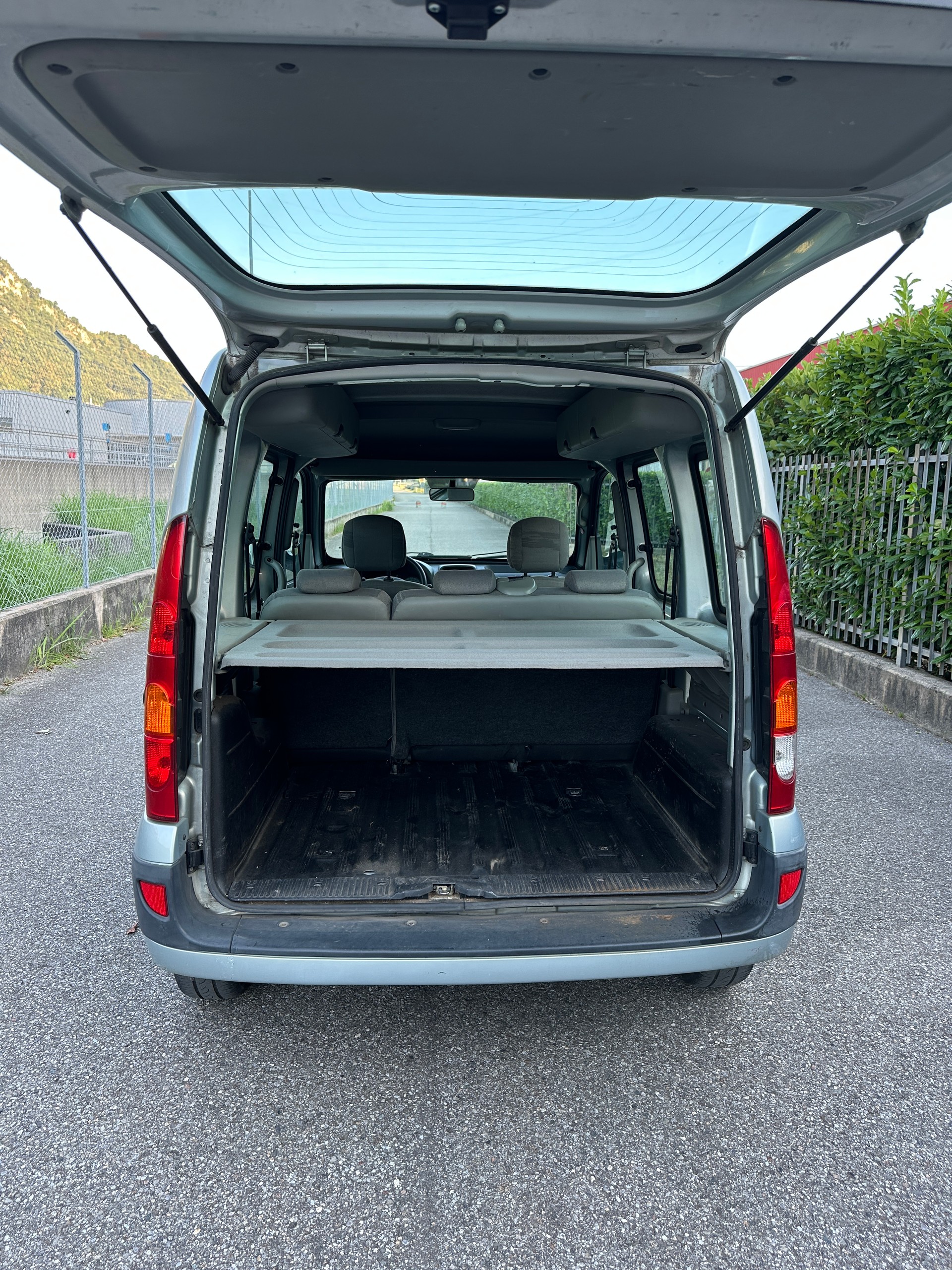 RENAULT Kangoo 1.6 16V Privilège-image-7