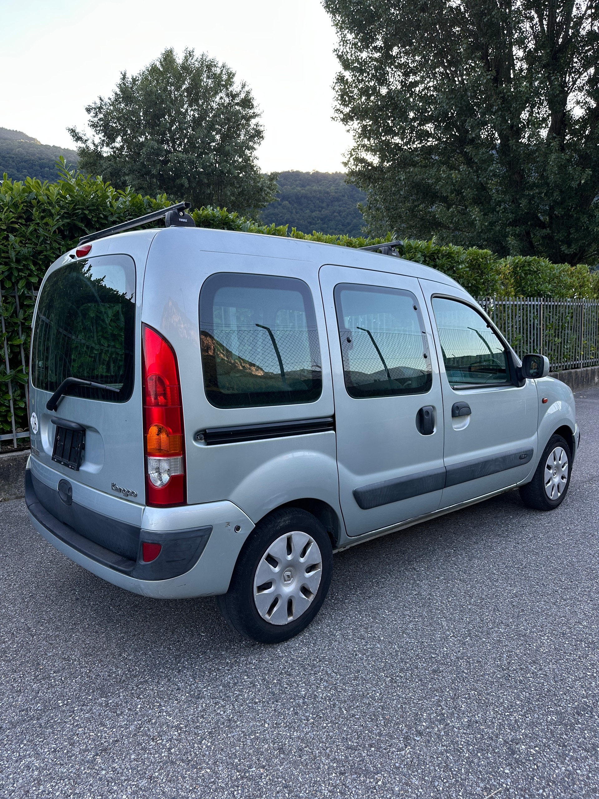 RENAULT Kangoo 1.6 16V Privilège-image-2
