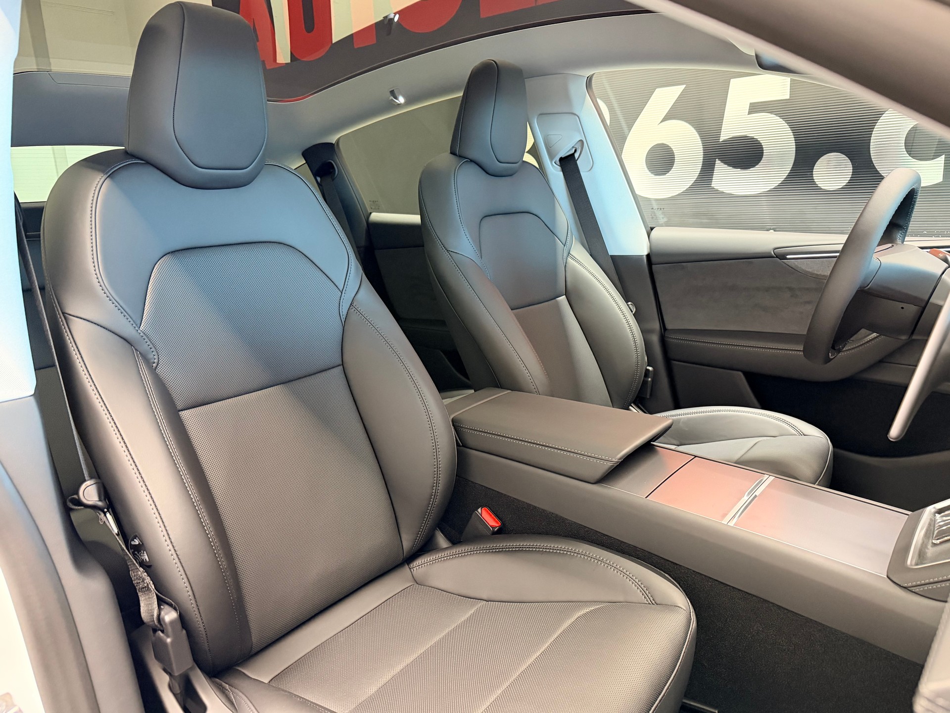 TESLA Model Y Long Range Premium AWD-image-20