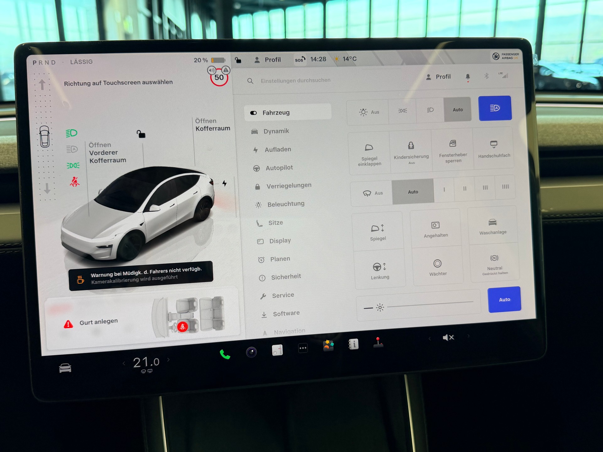 TESLA Model Y Long Range Premium AWD-image-22