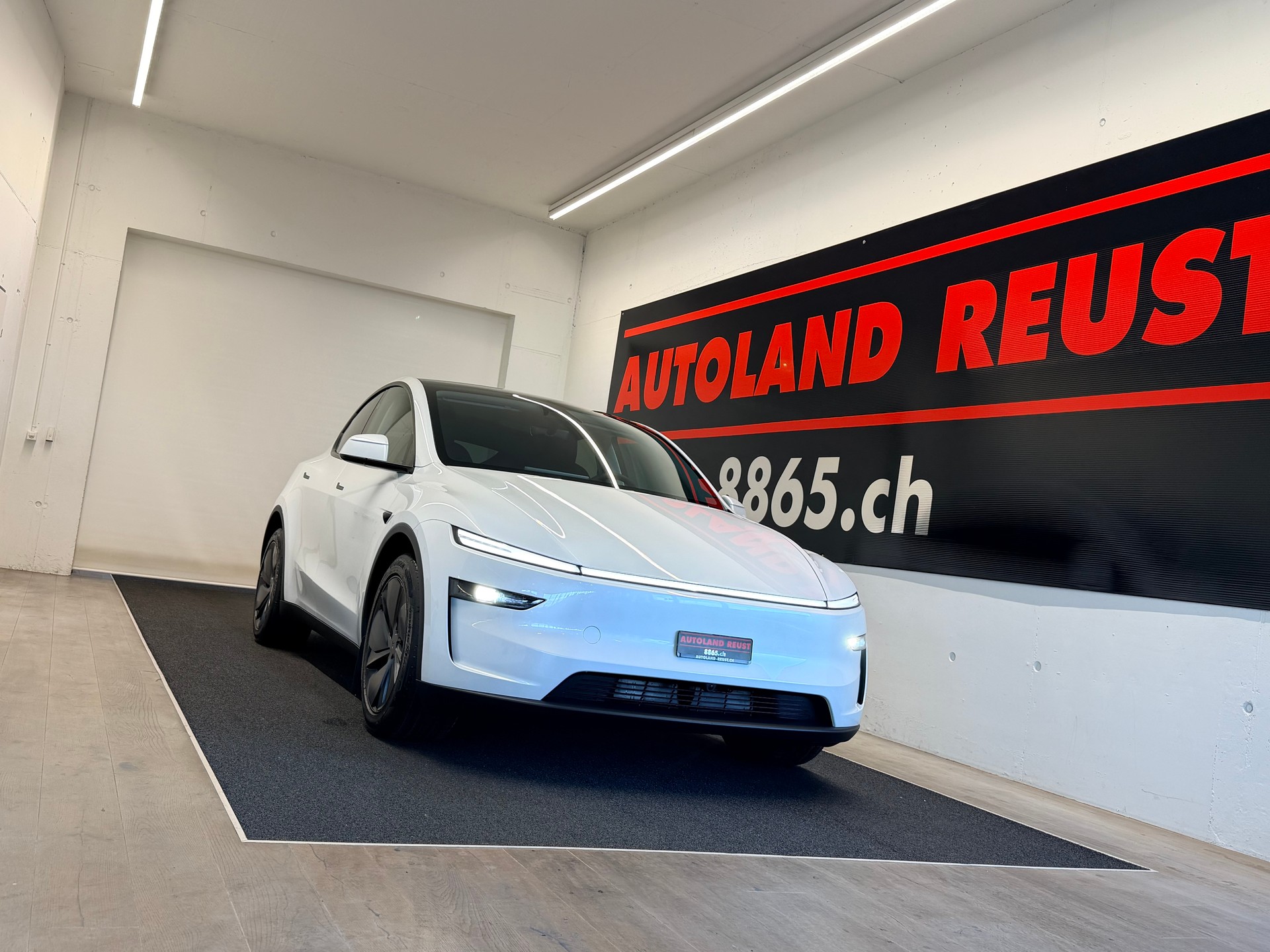TESLA Model Y Long Range Premium AWD