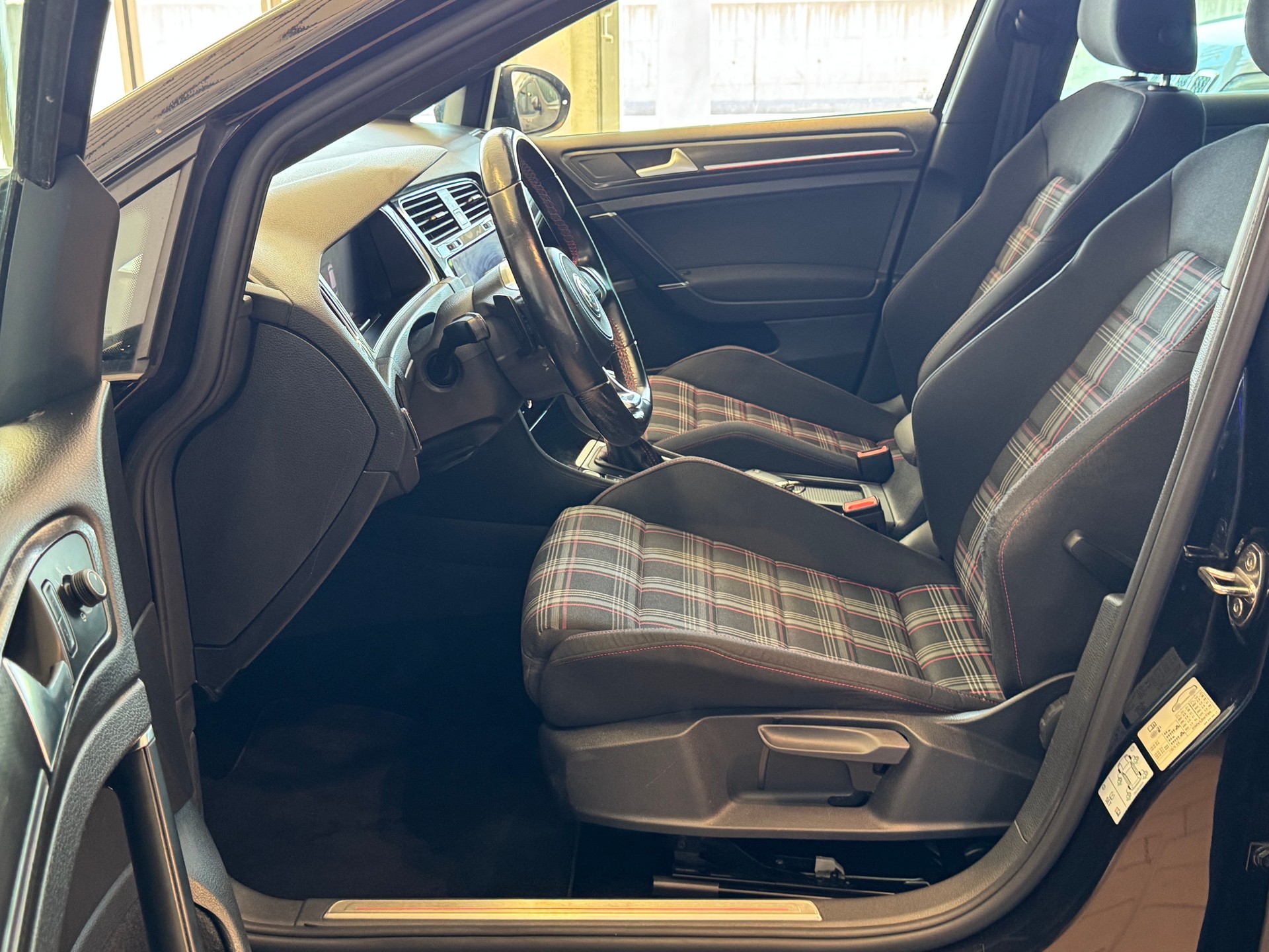 VW Golf 2.0 TSI GTI Performance DSG-image-6