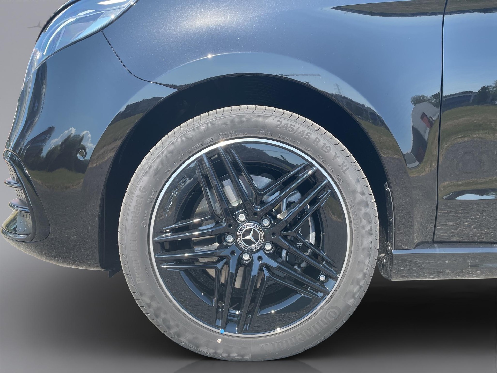 MERCEDES-BENZ V 300 d Swiss Ed. lang 4matic Van-showroom-element-3
