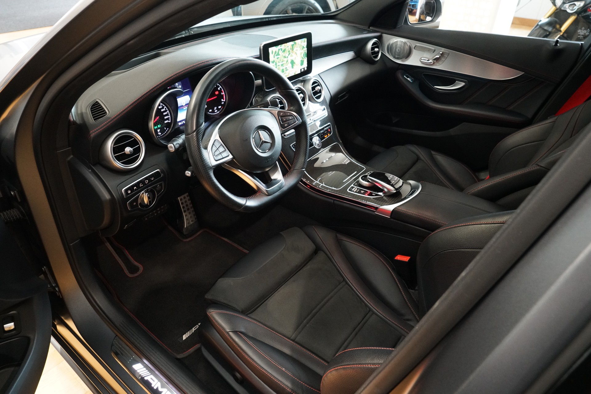 MERCEDES-BENZ C 43 AMG 4Matic 9G-Tronic-image-10