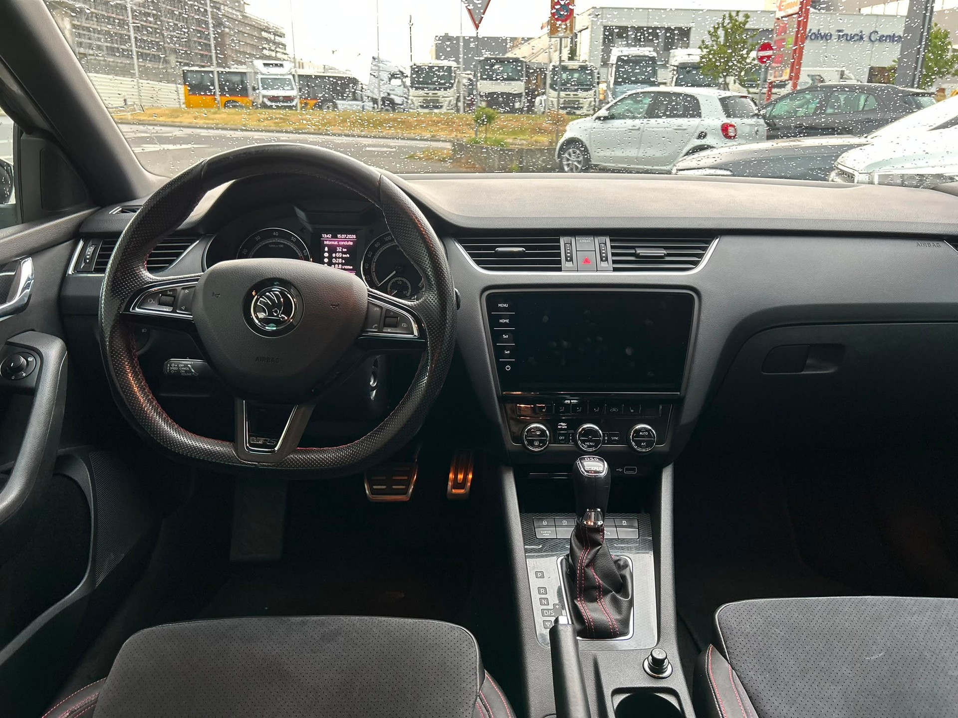 SKODA Octavia Combi 2.0 TSI RS DSG-image-6