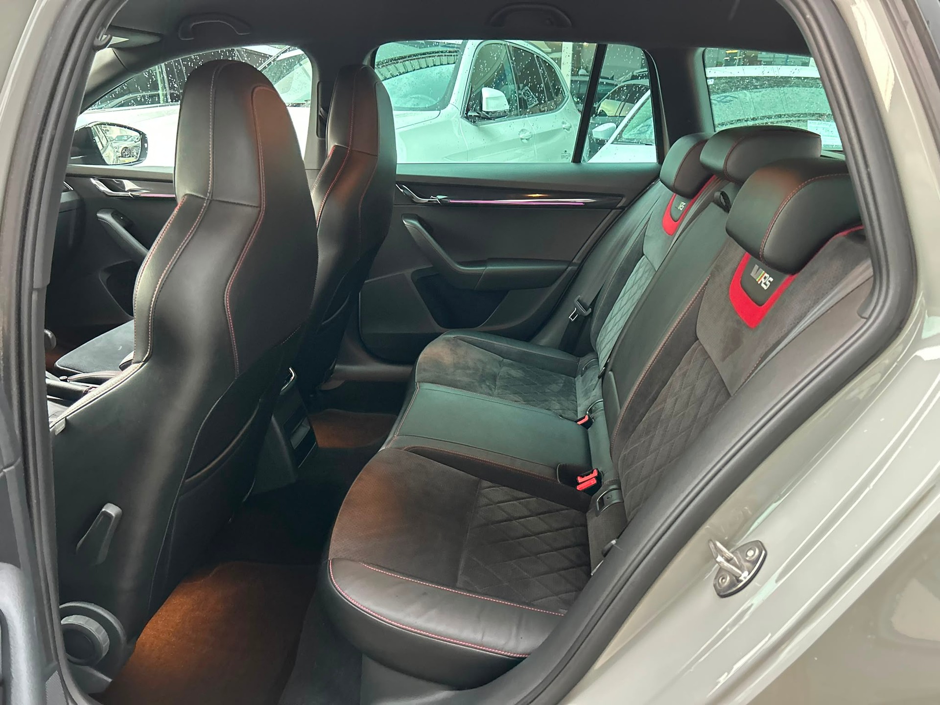 SKODA Octavia Combi 2.0 TSI RS DSG-image-5