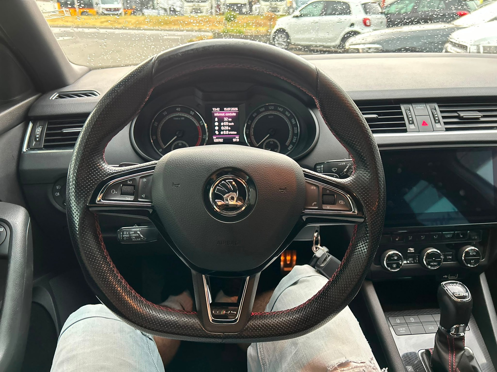 SKODA Octavia Combi 2.0 TSI RS DSG-image-8