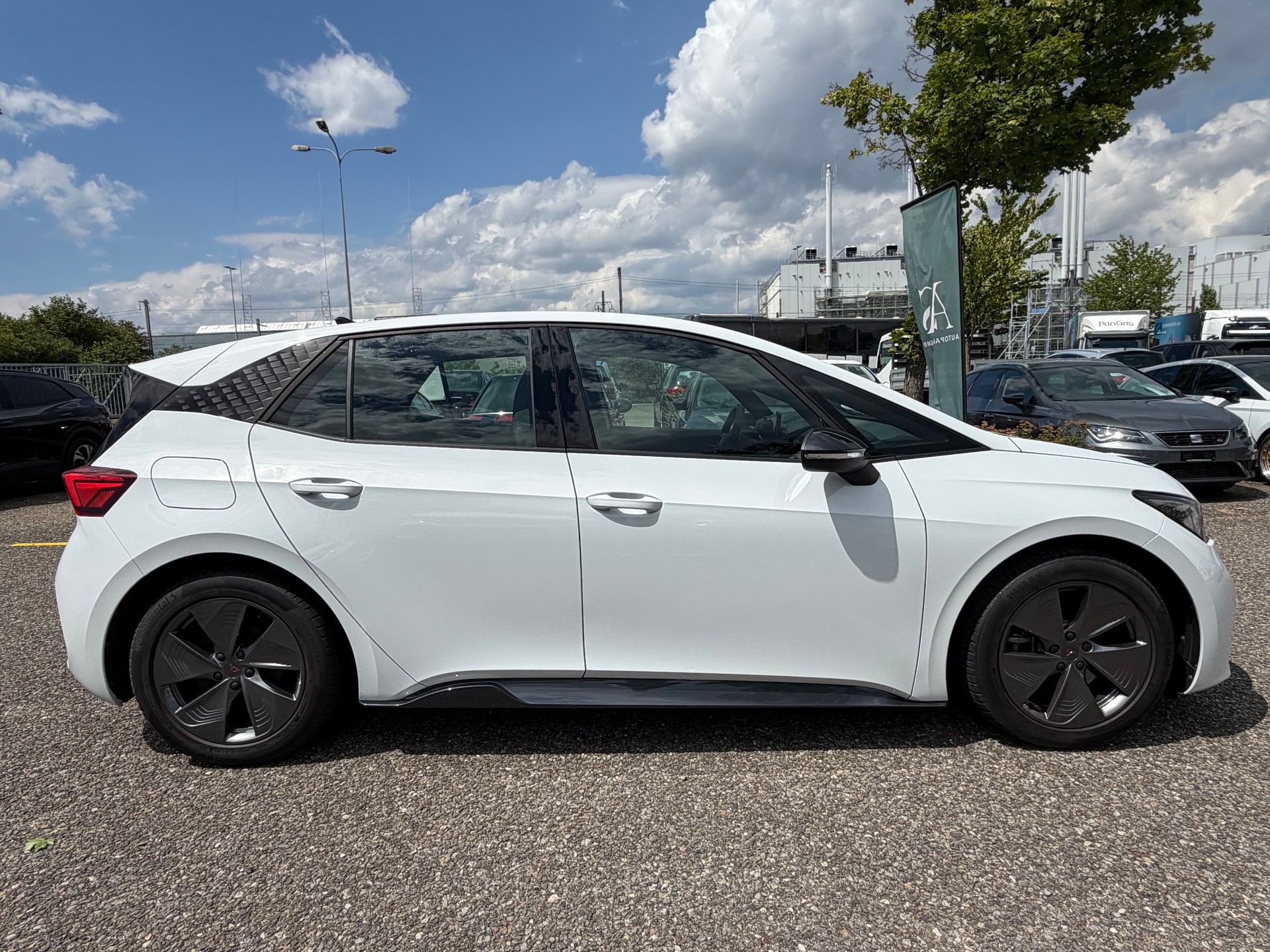 CUPRA Born 58 kWh-showroom-element-3