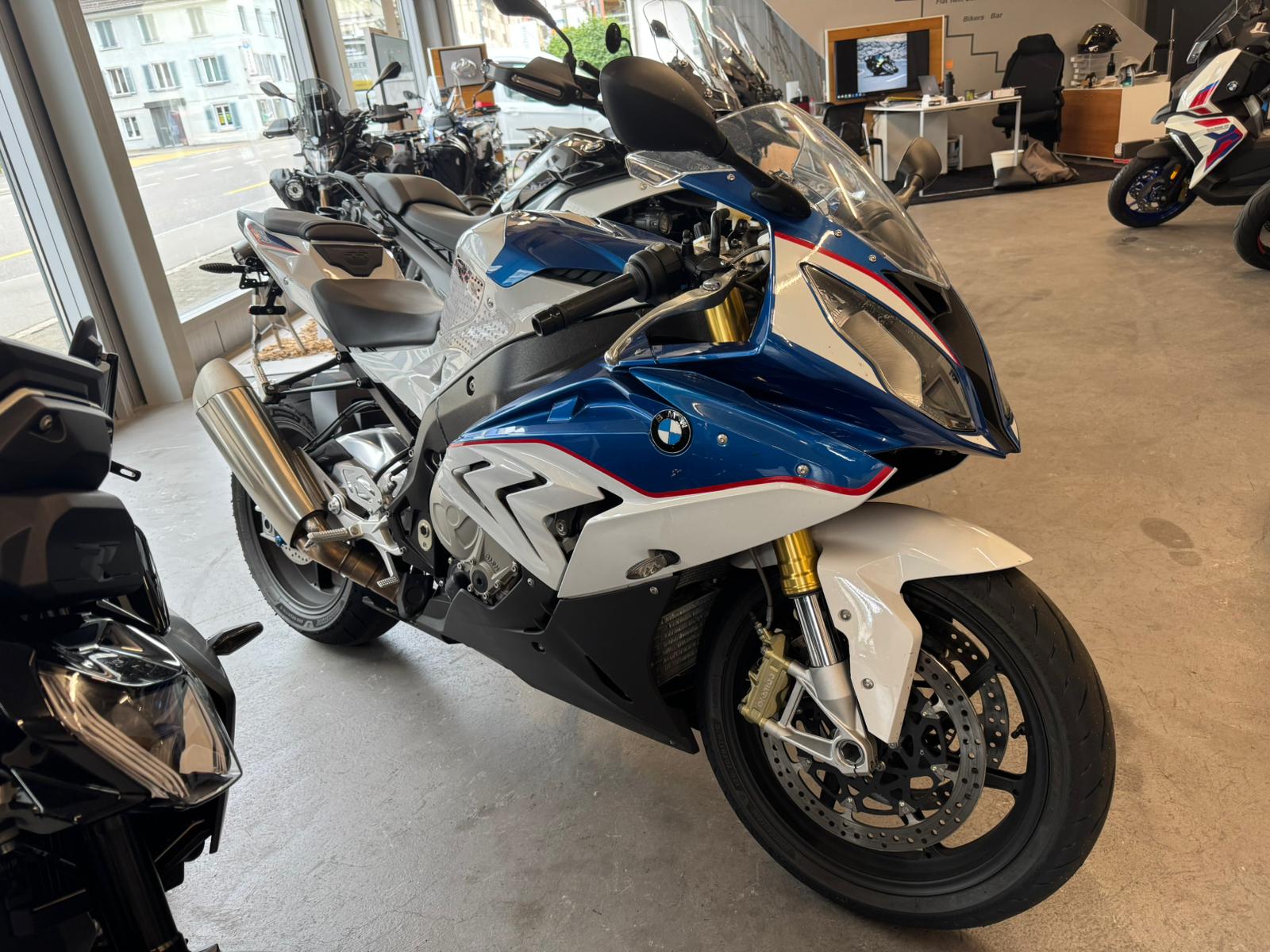 BMW S 1000 RR-image-0