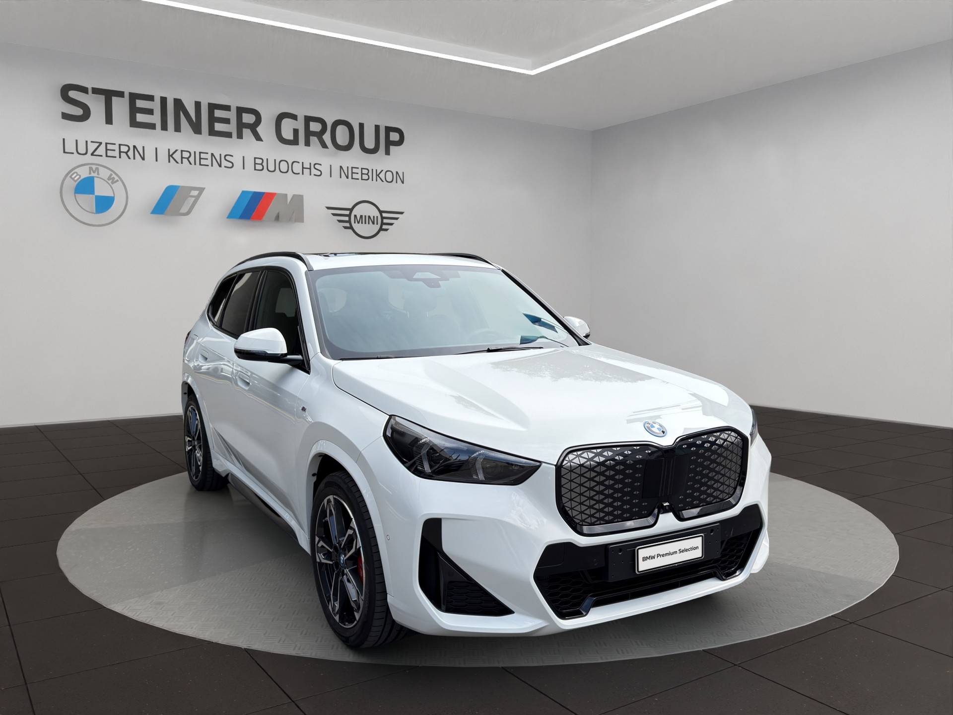 BMW iX1 xDrive 30 M Sport Pro-showroom-element-3