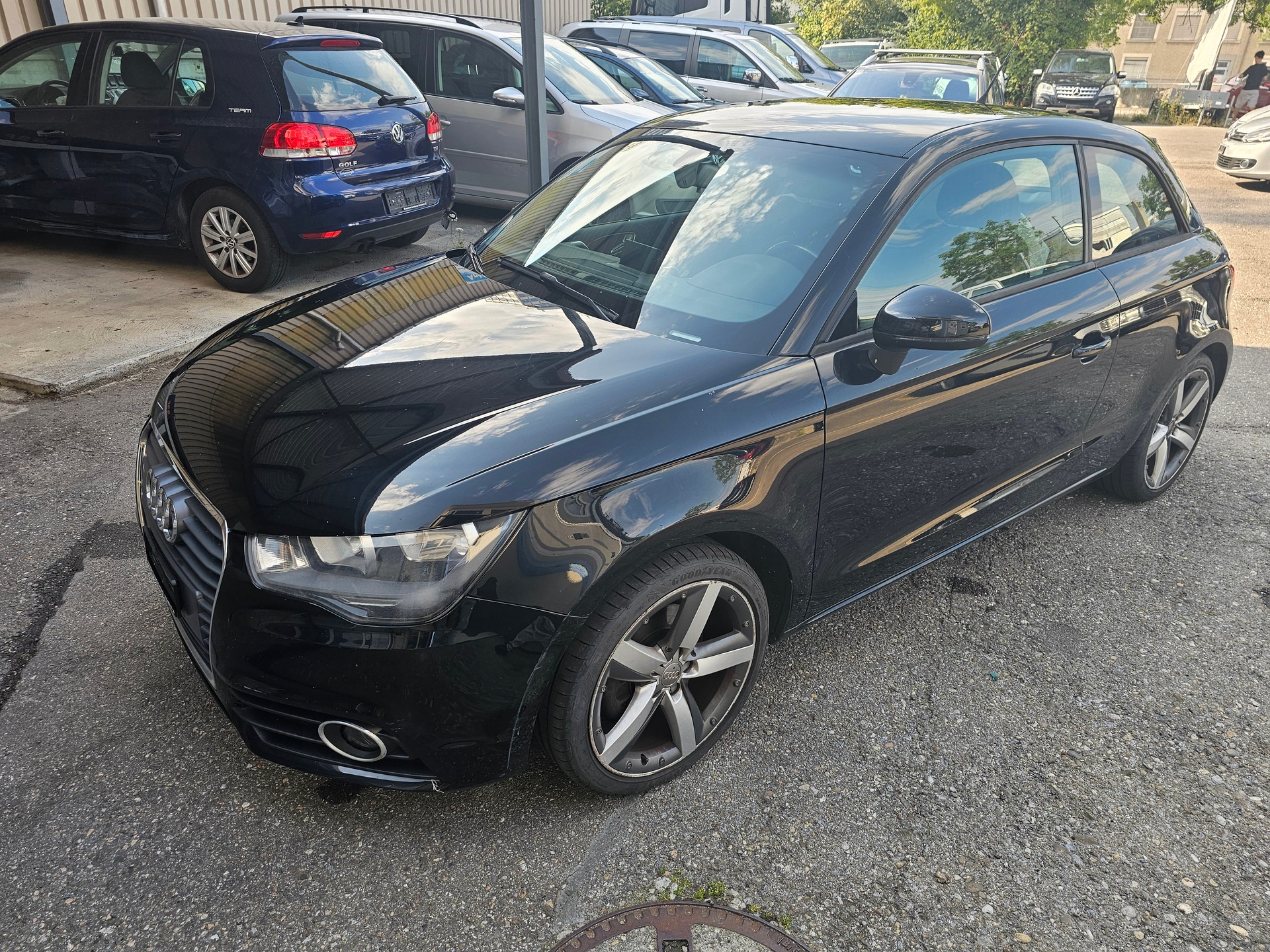 AUDI A1 1.6 TDI Attraction-image-1