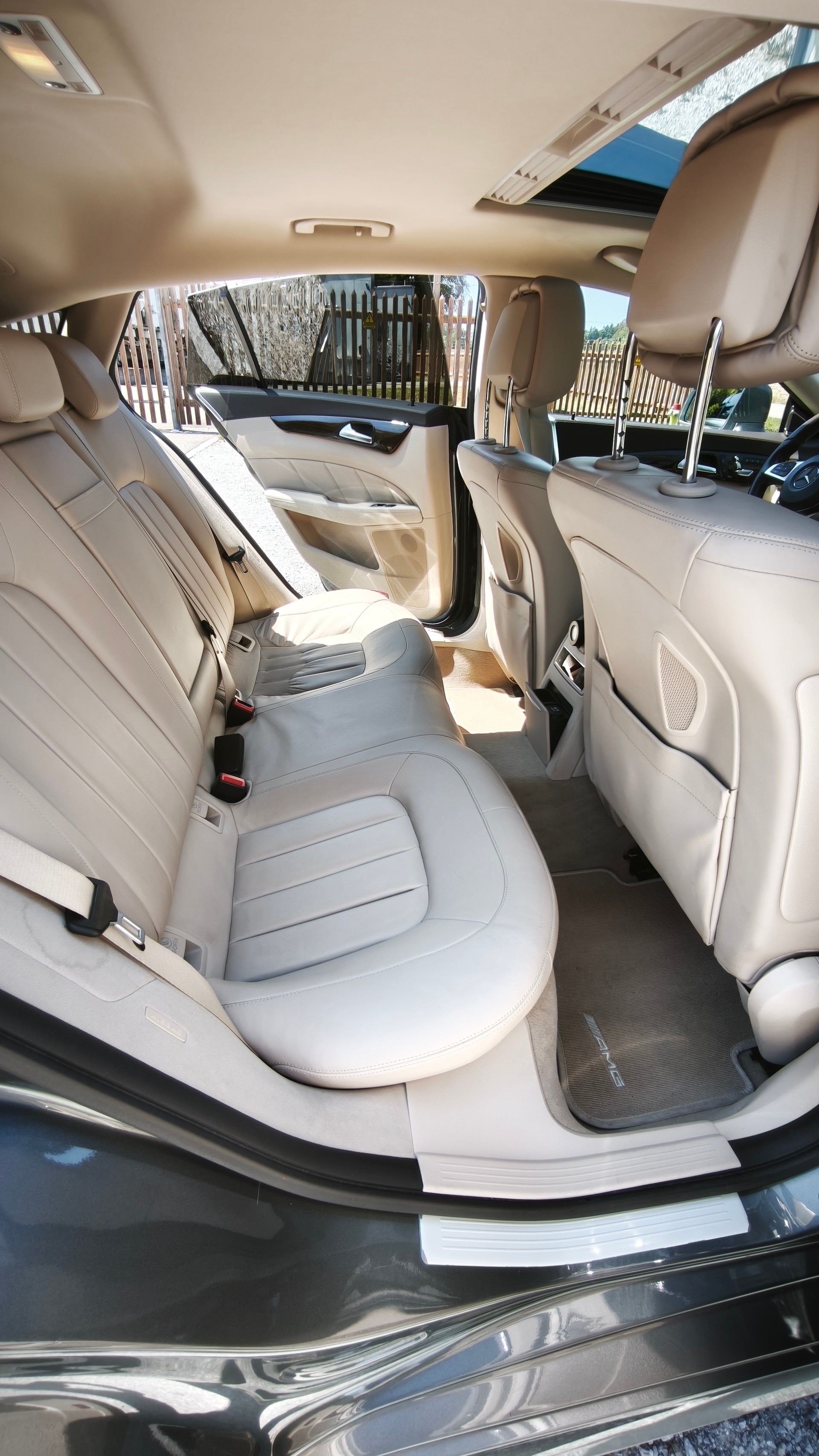 MERCEDES-BENZ CLS 500 V8 4matic-image-6