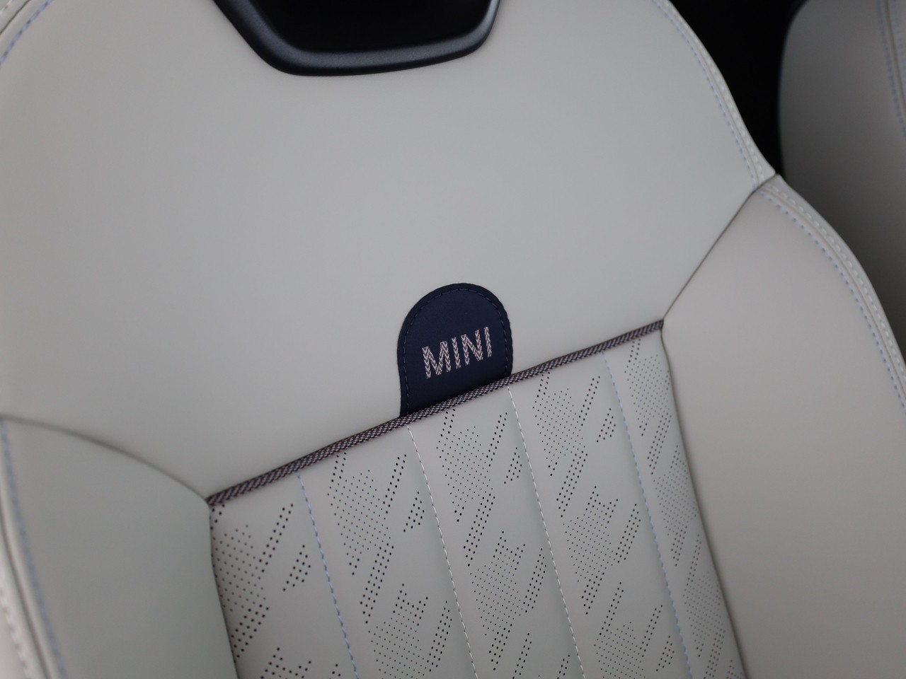 MINI Cooper S Cabriolet DKG I MINI Days Offer-image-39