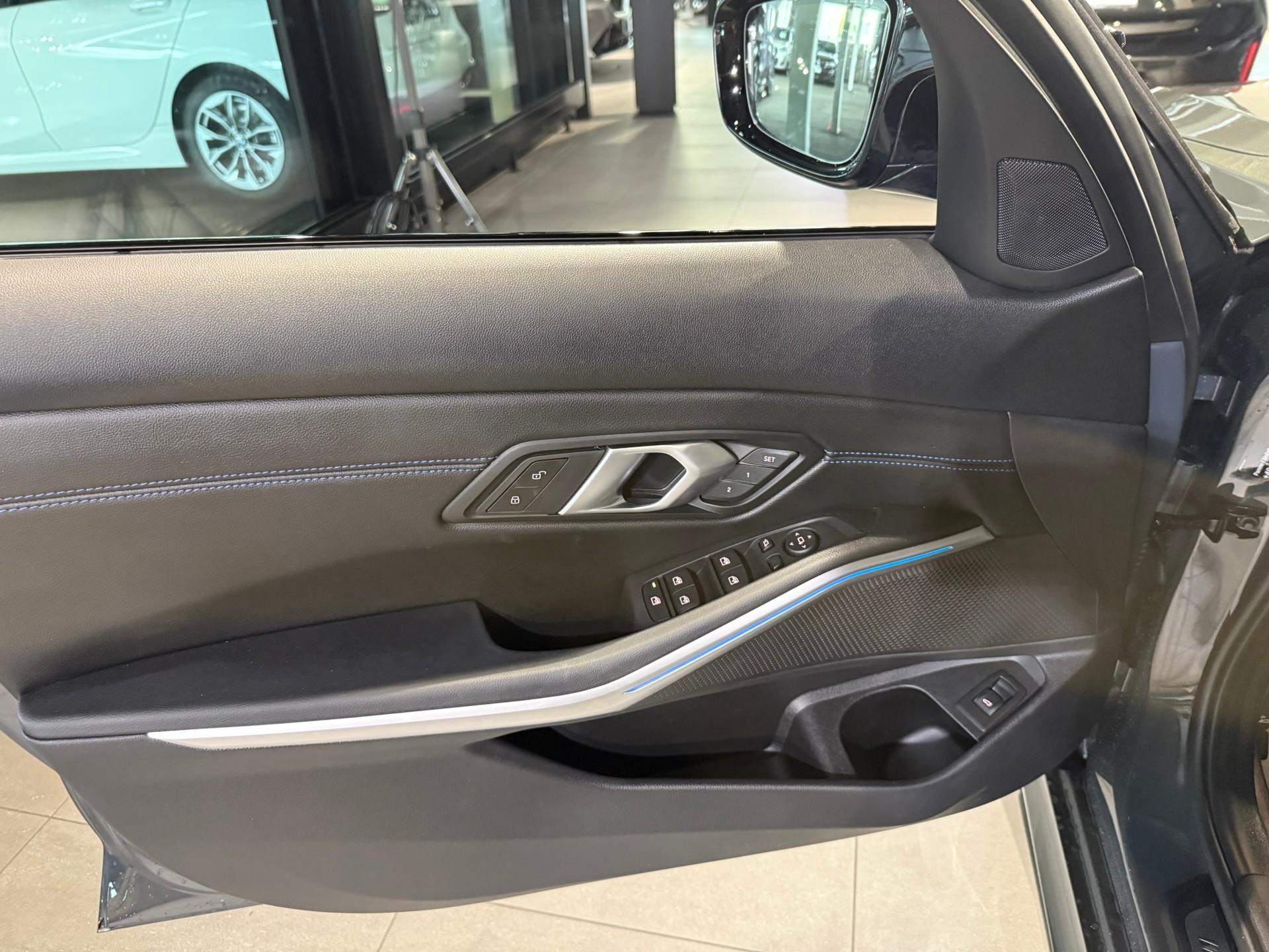 BMW M340i xDrive 48V Steptronic-image-9