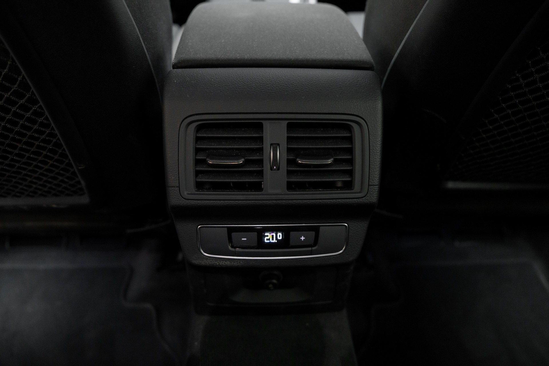 AUDI Q5 55 TFSI e PHEV S line quattro S-tronic-image-7