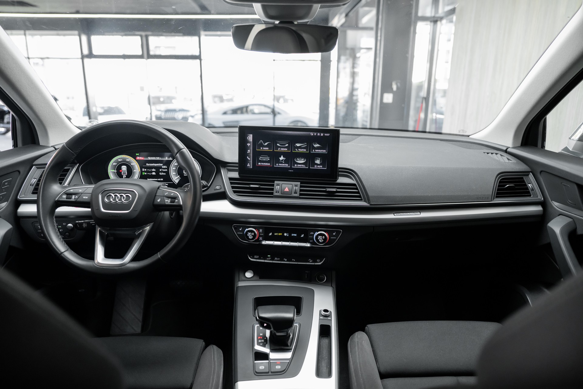 AUDI Q5 55 TFSI e PHEV S line quattro S-tronic-showroom-element-2