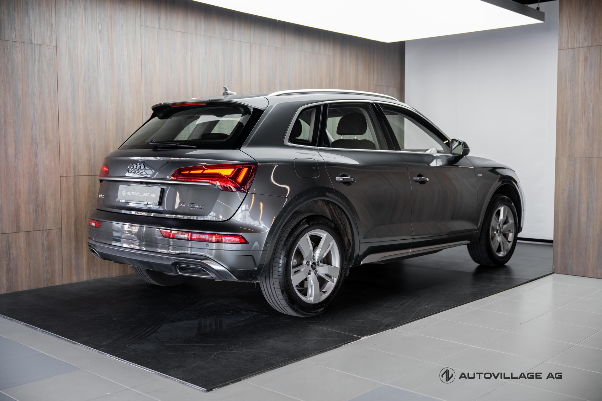 AUDI Q5 55 TFSI e PHEV S line quattro S-tronic-showroom-element-1