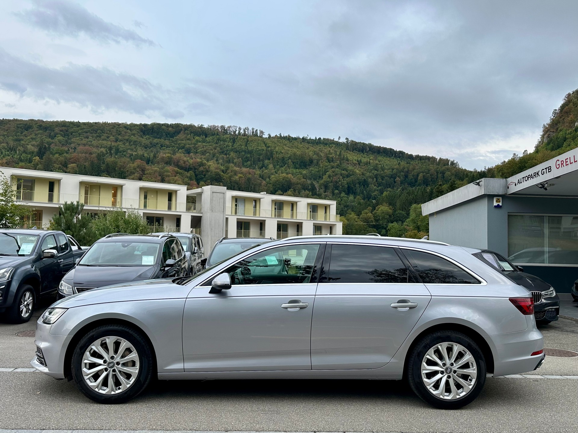 AUDI A4 Avant 40 TDI Design quattro S-tronic-showroom-element-3