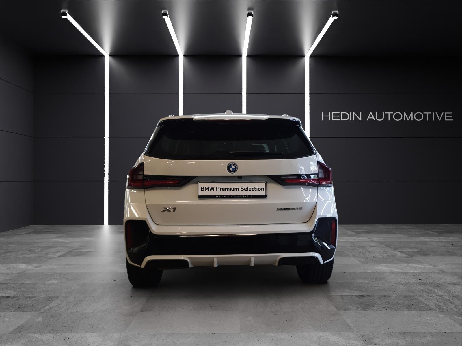 BMW X1 30e xDrive-showroom-element-3