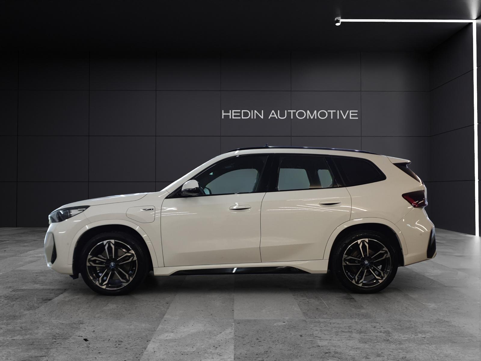 BMW X1 30e xDrive-showroom-element-1
