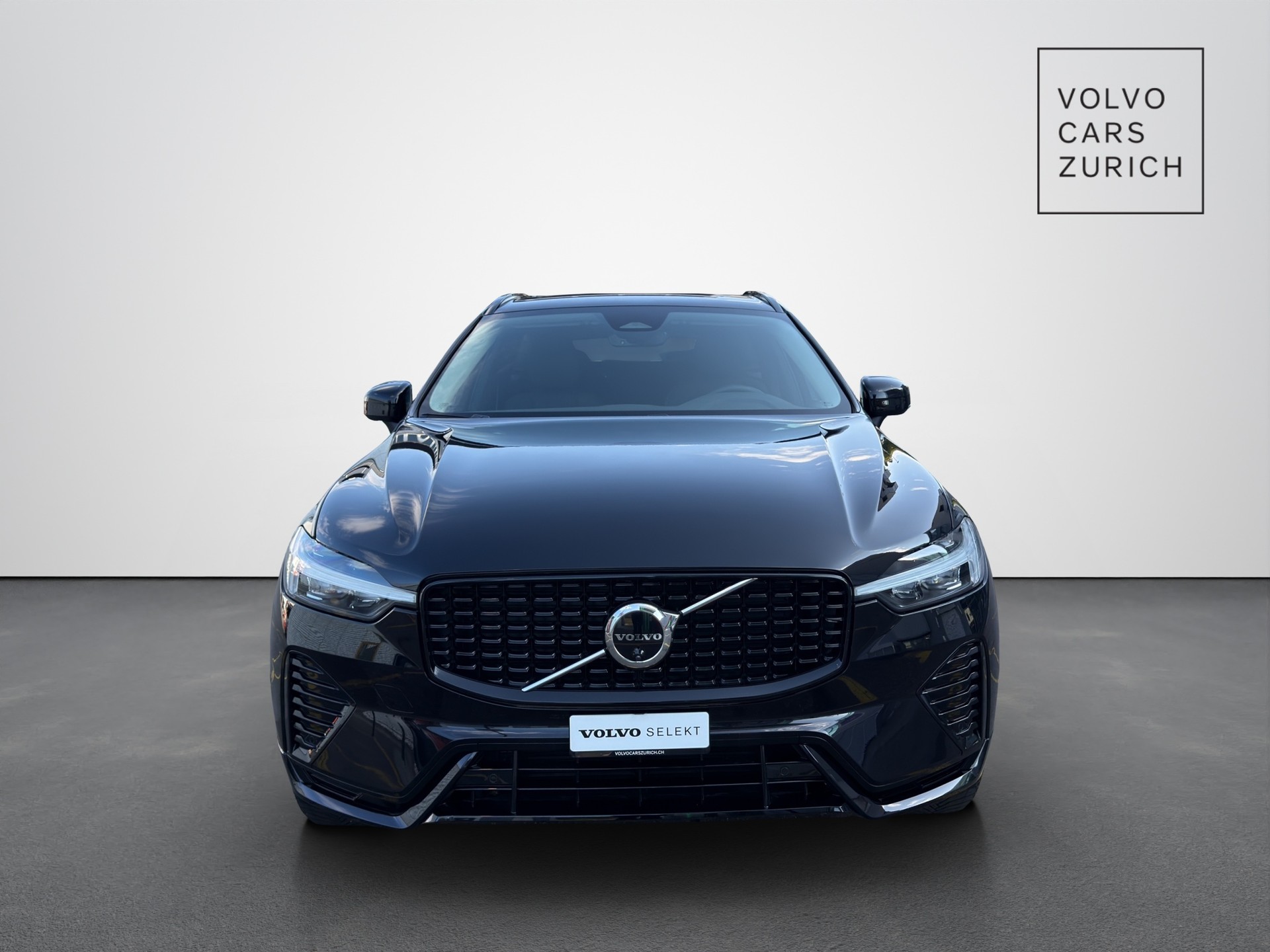 VOLVO XC60 2.0 B5 MH Plus Dark AWD-image-4
