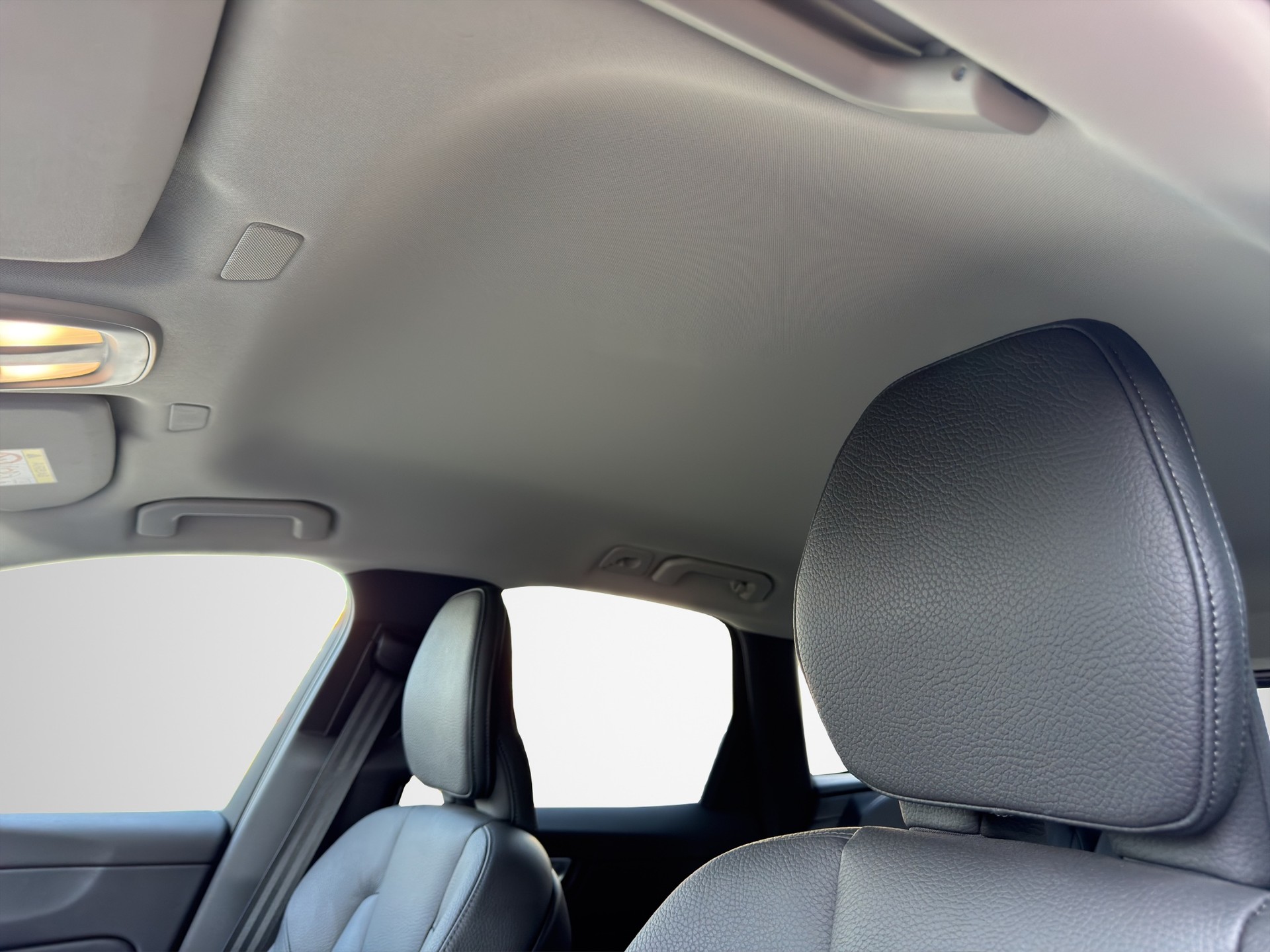 VOLVO XC60 2.0 B5 MH Plus Dark AWD-image-14