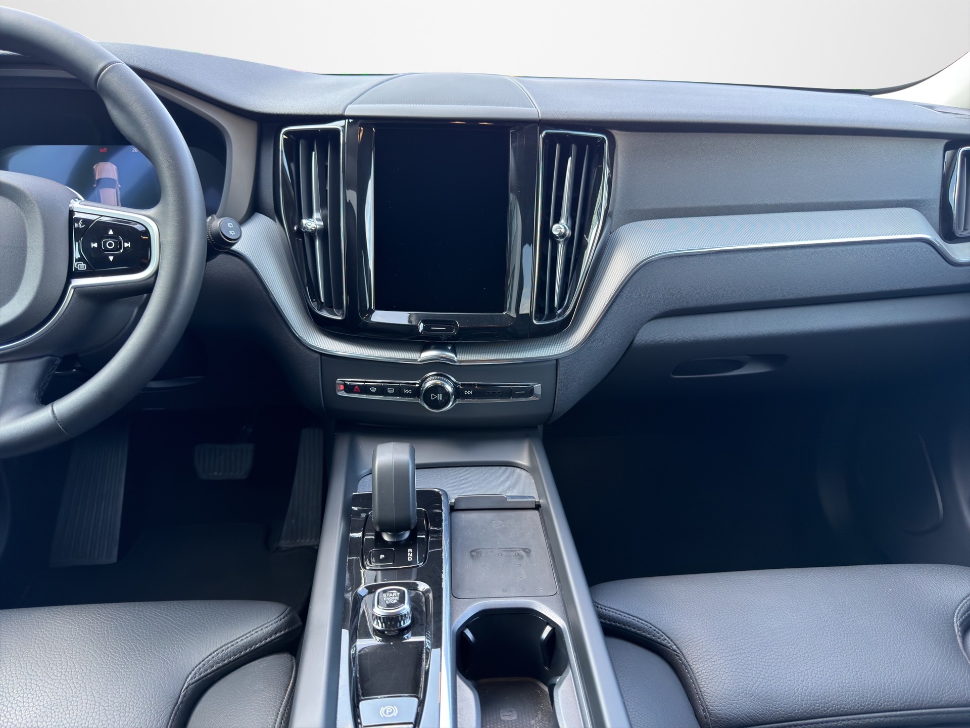 VOLVO XC60 2.0 B5 MH Plus Dark AWD-image-10