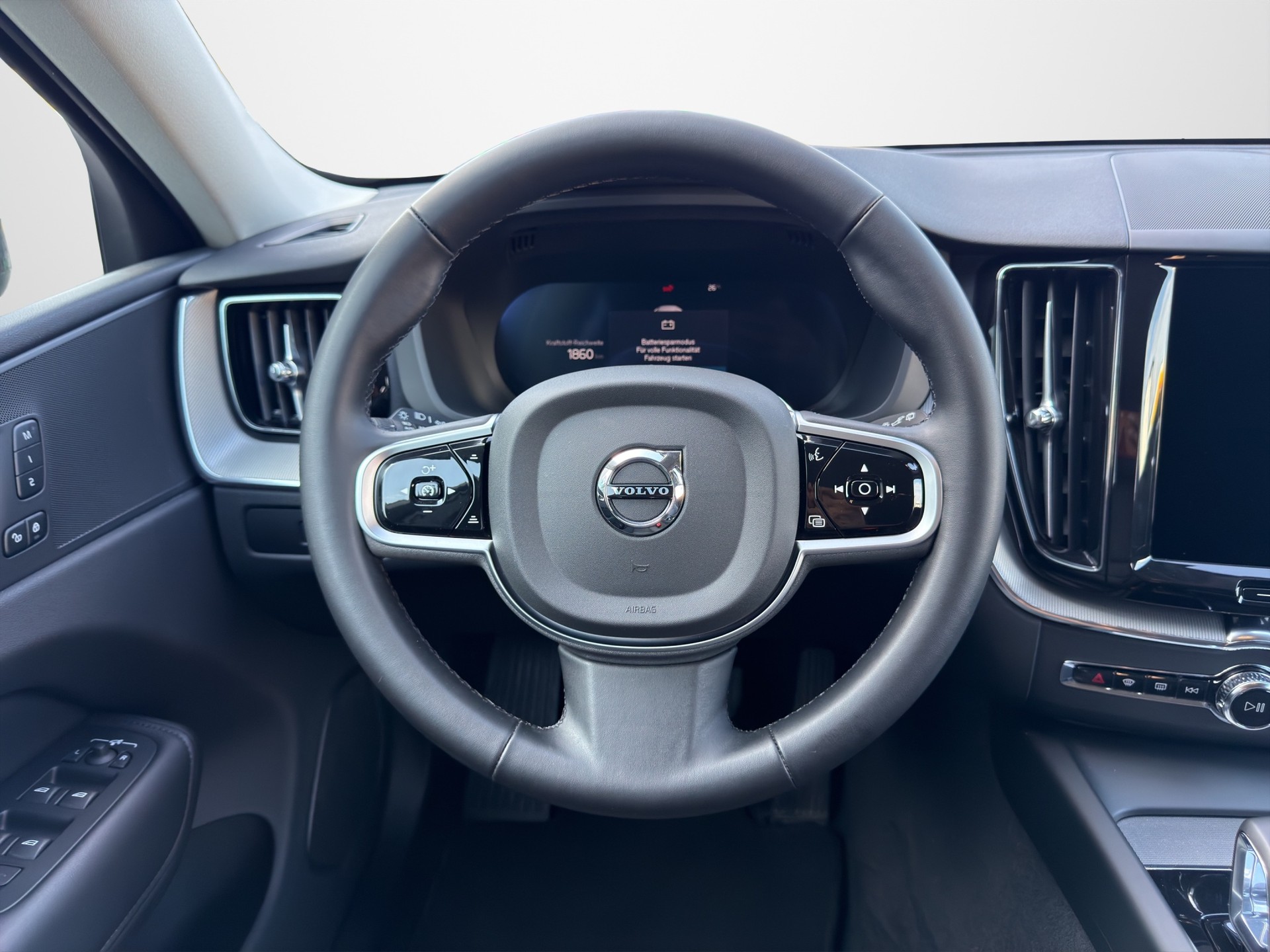 VOLVO XC60 2.0 B5 MH Plus Dark AWD-image-11