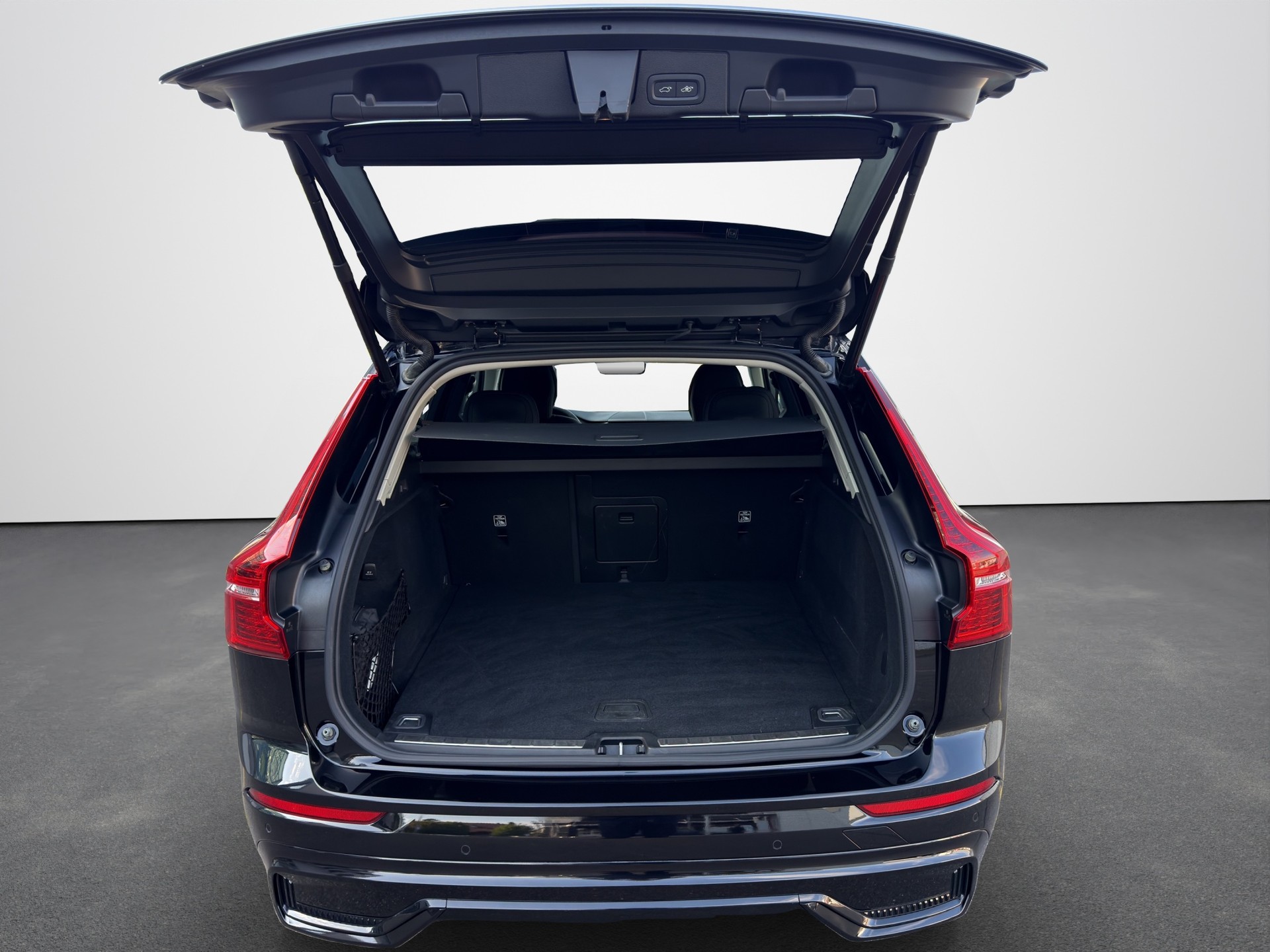 VOLVO XC60 2.0 B5 MH Plus Dark AWD-image-13